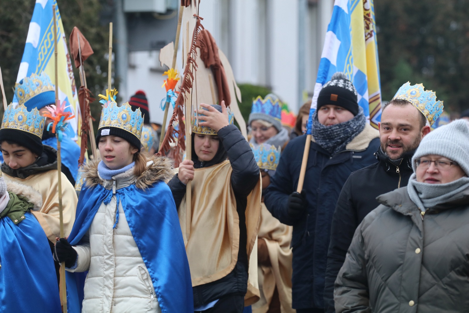 Wspólne kolędowanie podczas Orszaku Trzech Króli w Prochowicach