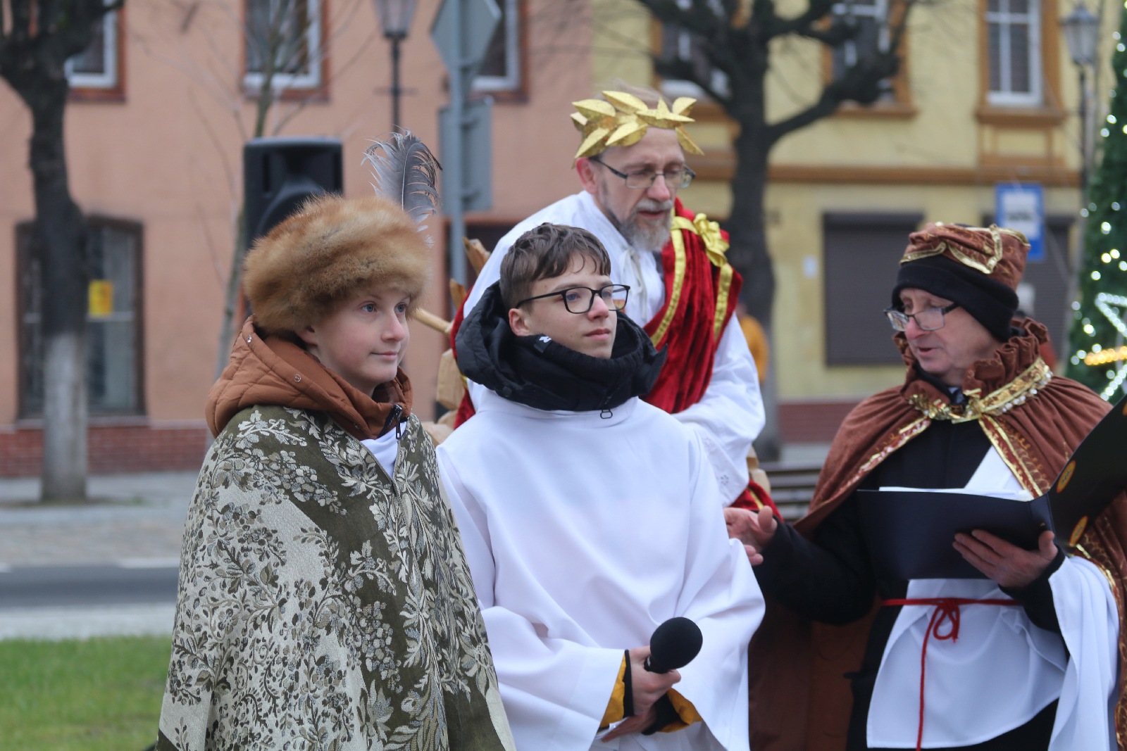 Wspólne kolędowanie podczas Orszaku Trzech Króli w Prochowicach