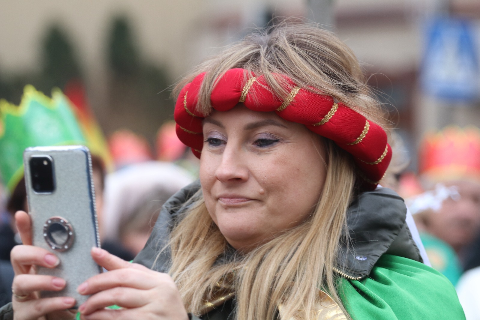 Wspólne kolędowanie podczas Orszaku Trzech Króli w Prochowicach