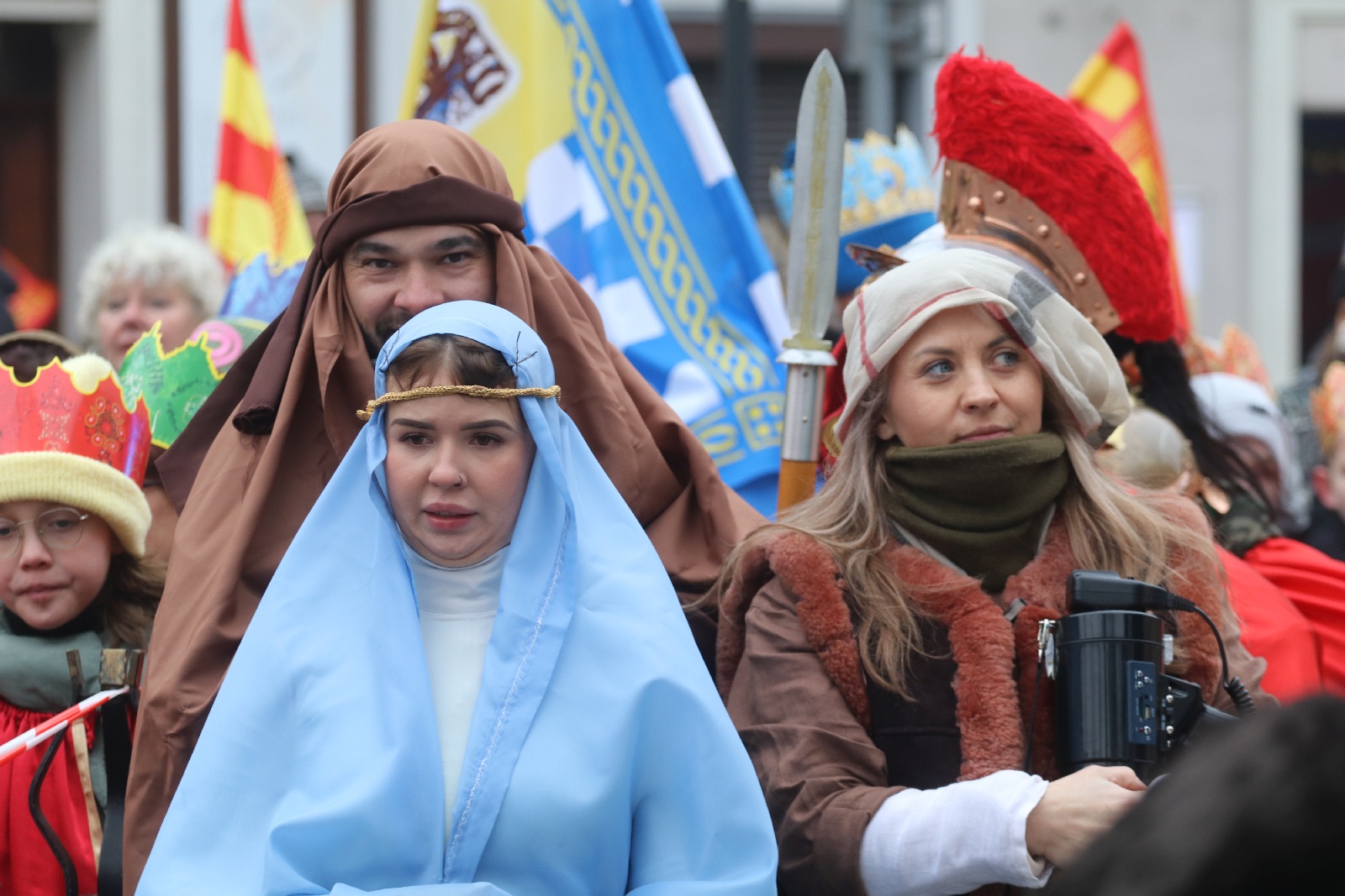 Wspólne kolędowanie podczas Orszaku Trzech Króli w Prochowicach