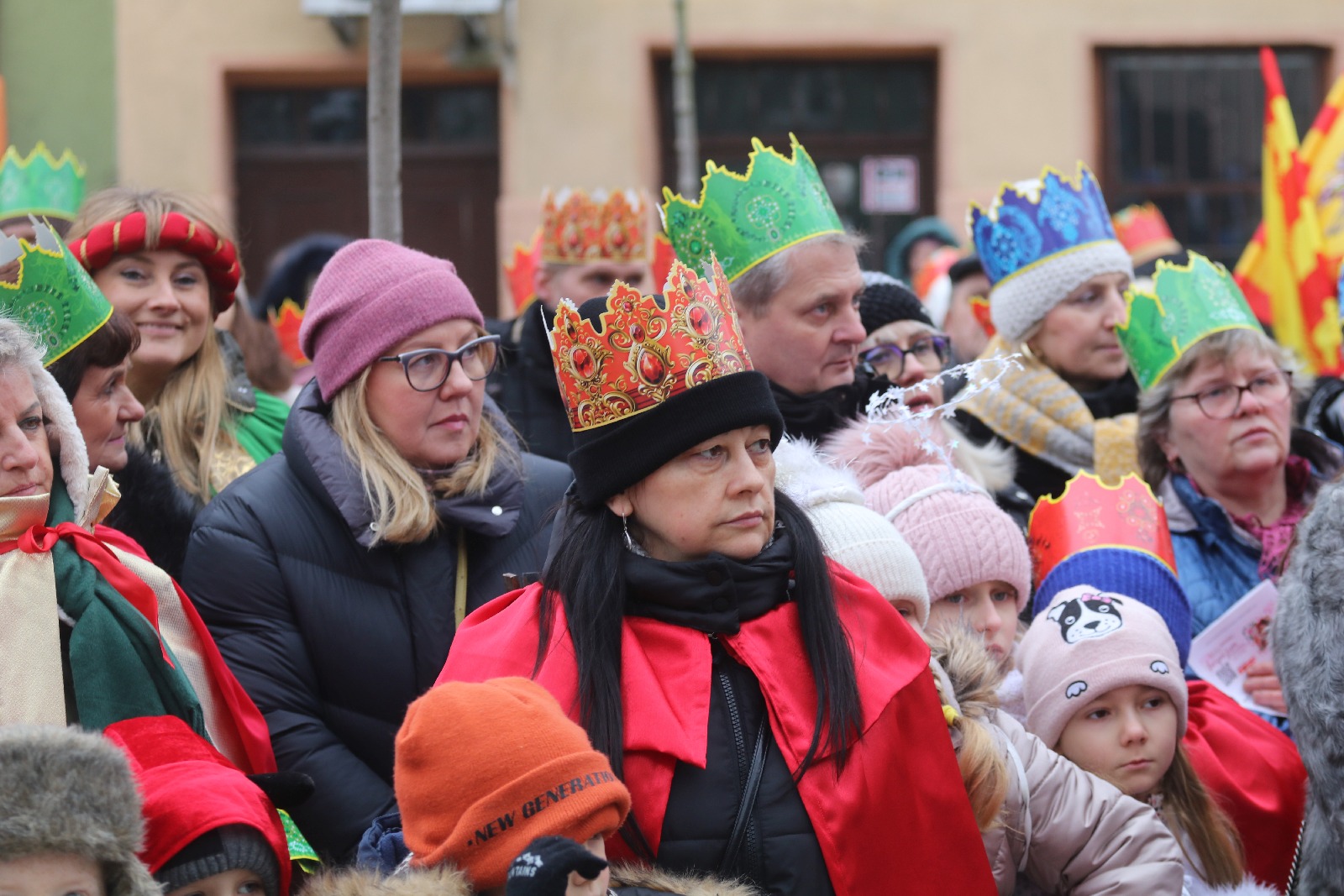 Wspólne kolędowanie podczas Orszaku Trzech Króli w Prochowicach