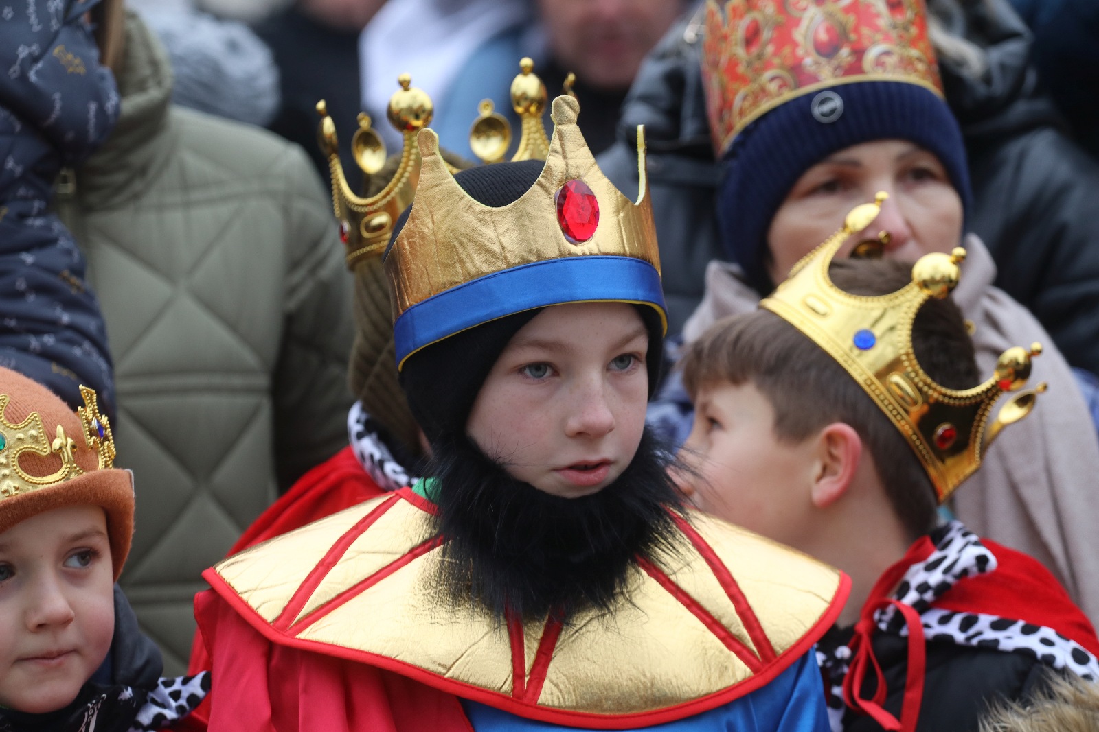 Wspólne kolędowanie podczas Orszaku Trzech Króli w Prochowicach