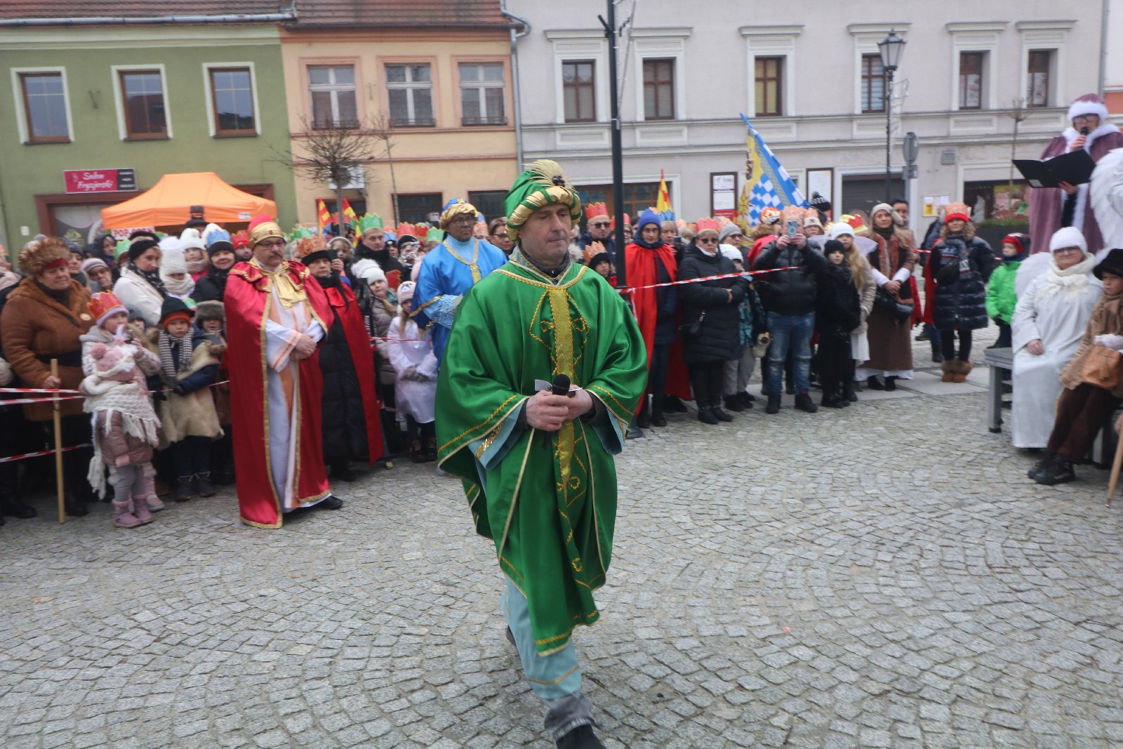 Wspólne kolędowanie podczas Orszaku Trzech Króli w Prochowicach