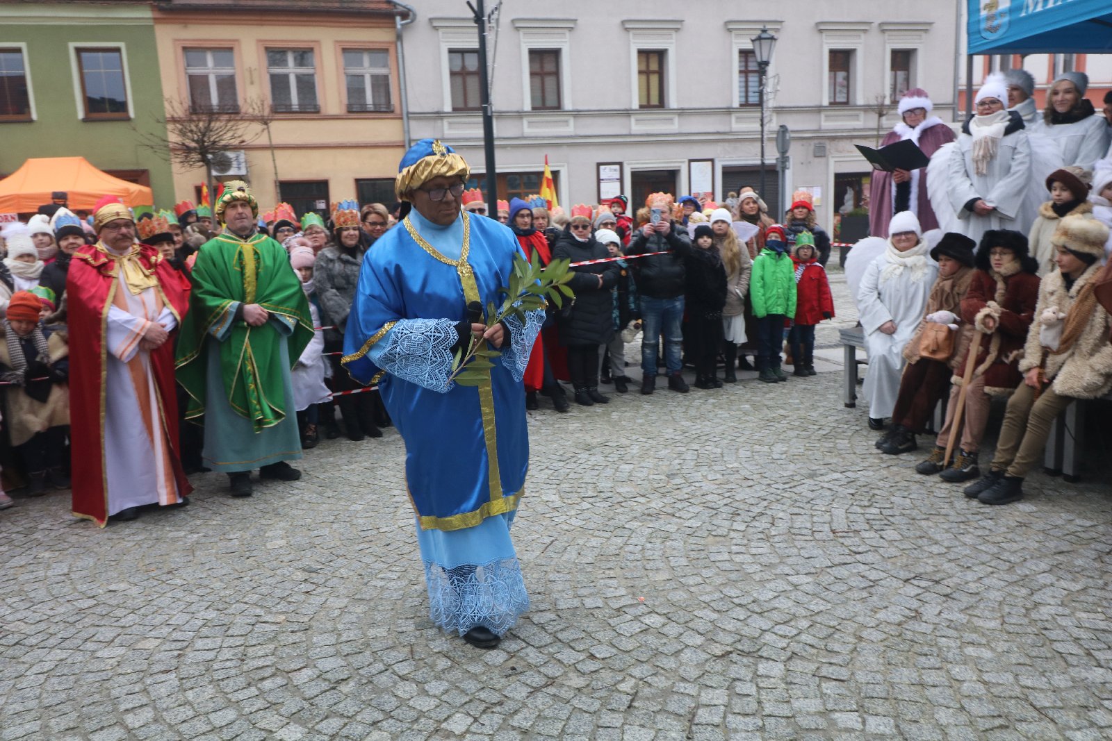 Wspólne kolędowanie podczas Orszaku Trzech Króli w Prochowicach
