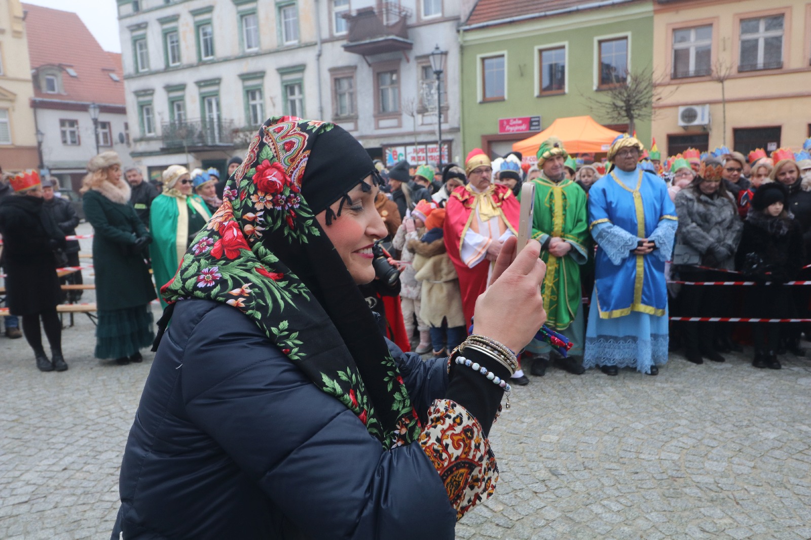 Wspólne kolędowanie podczas Orszaku Trzech Króli w Prochowicach