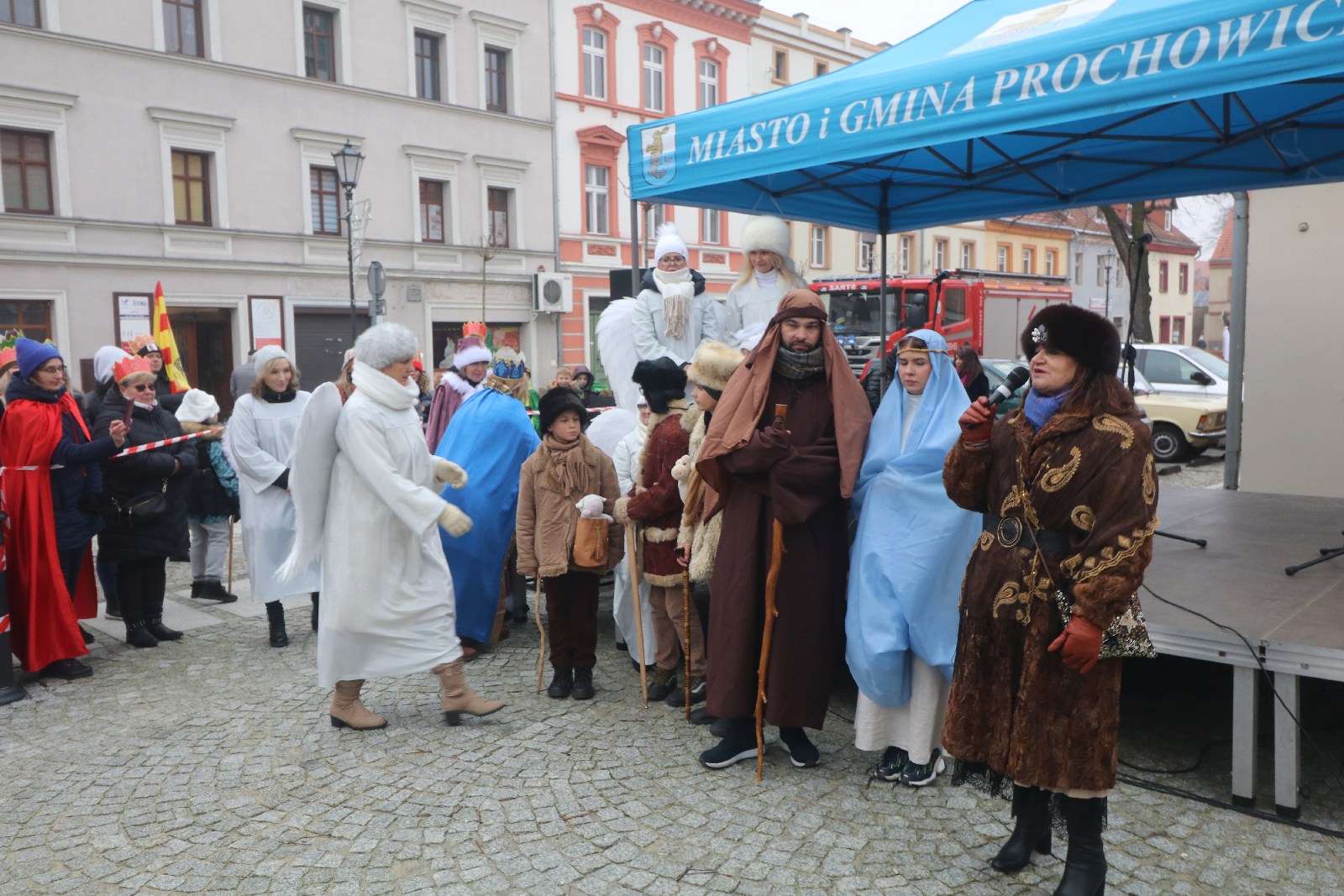 Wspólne kolędowanie podczas Orszaku Trzech Króli w Prochowicach