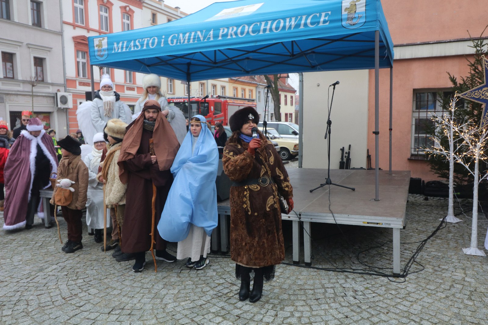 Wspólne kolędowanie podczas Orszaku Trzech Króli w Prochowicach