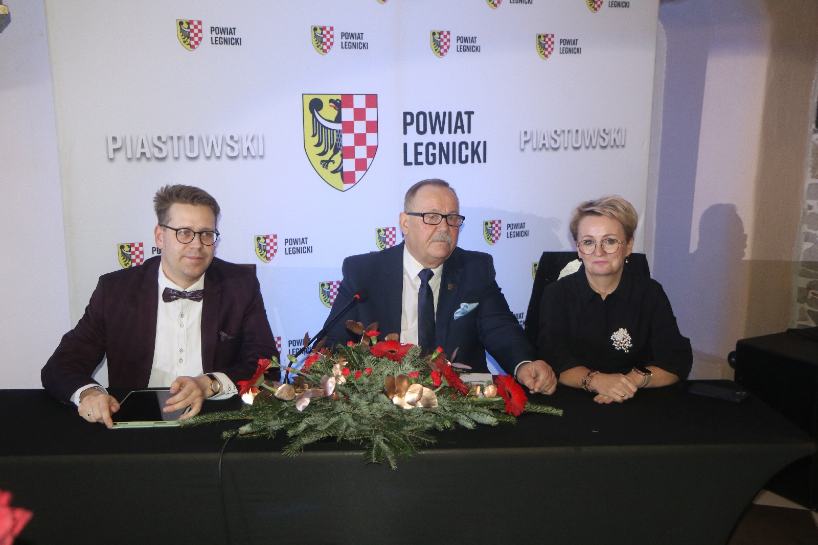 Uroczysta sesja z okazji 25-lecia Powiatu Legnickiego