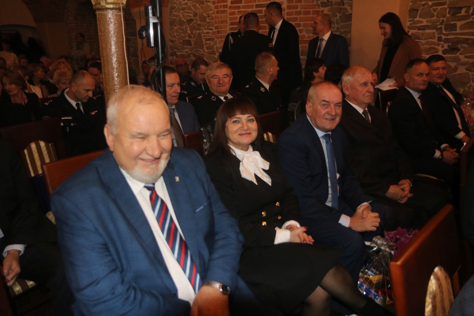Uroczysta sesja z okazji 25-lecia Powiatu Legnickiego