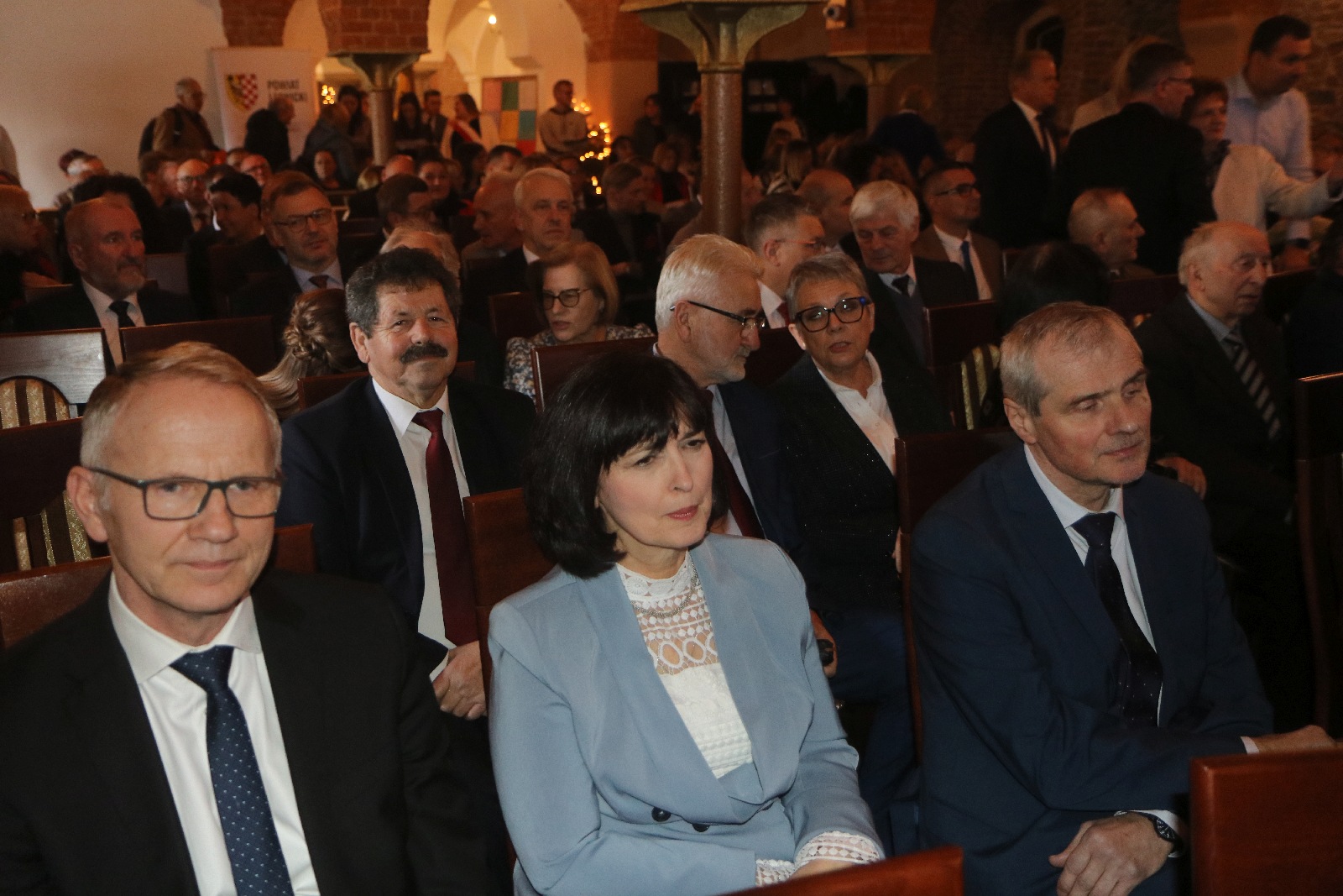 Uroczysta sesja z okazji 25-lecia Powiatu Legnickiego