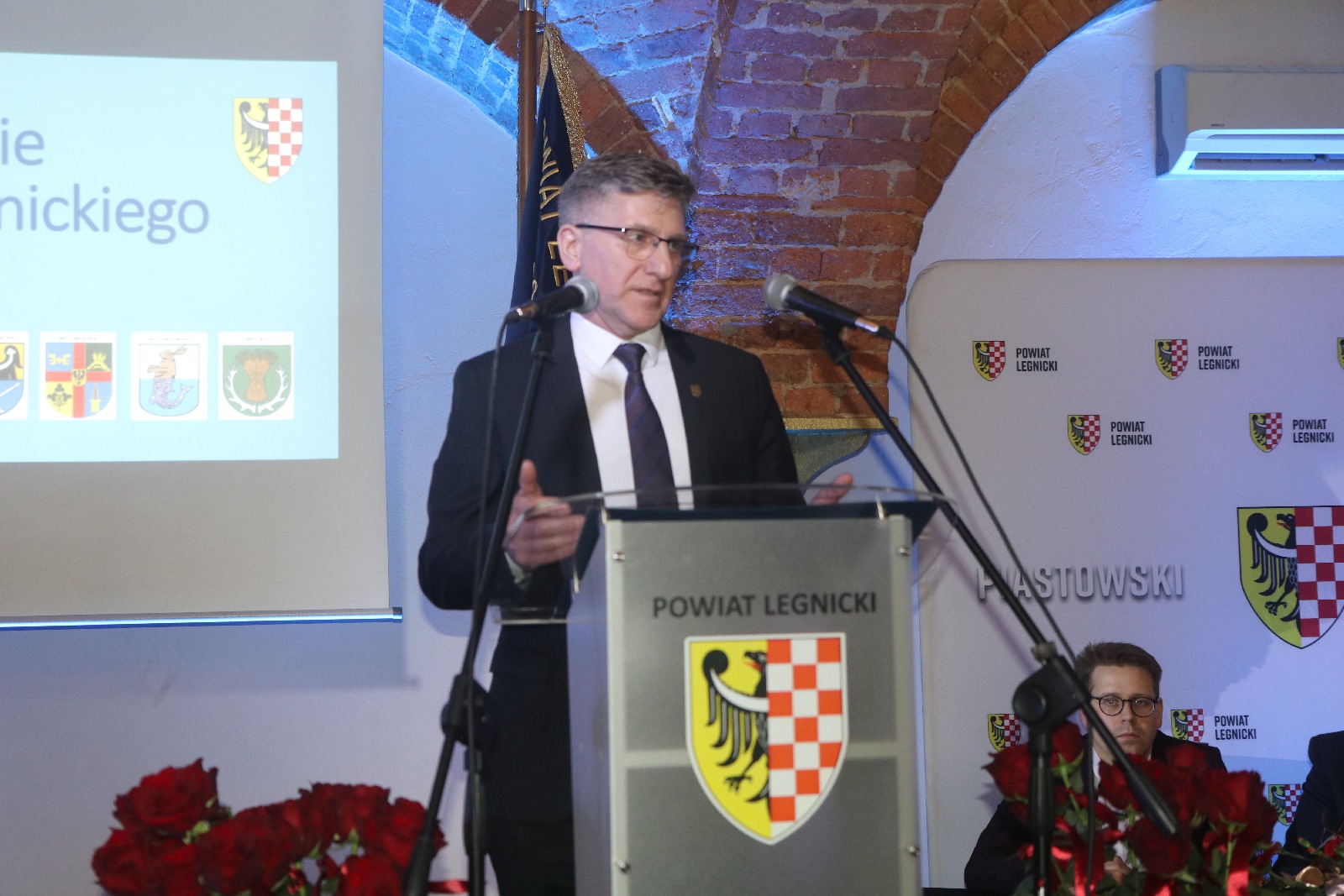 Uroczysta sesja z okazji 25-lecia Powiatu Legnickiego