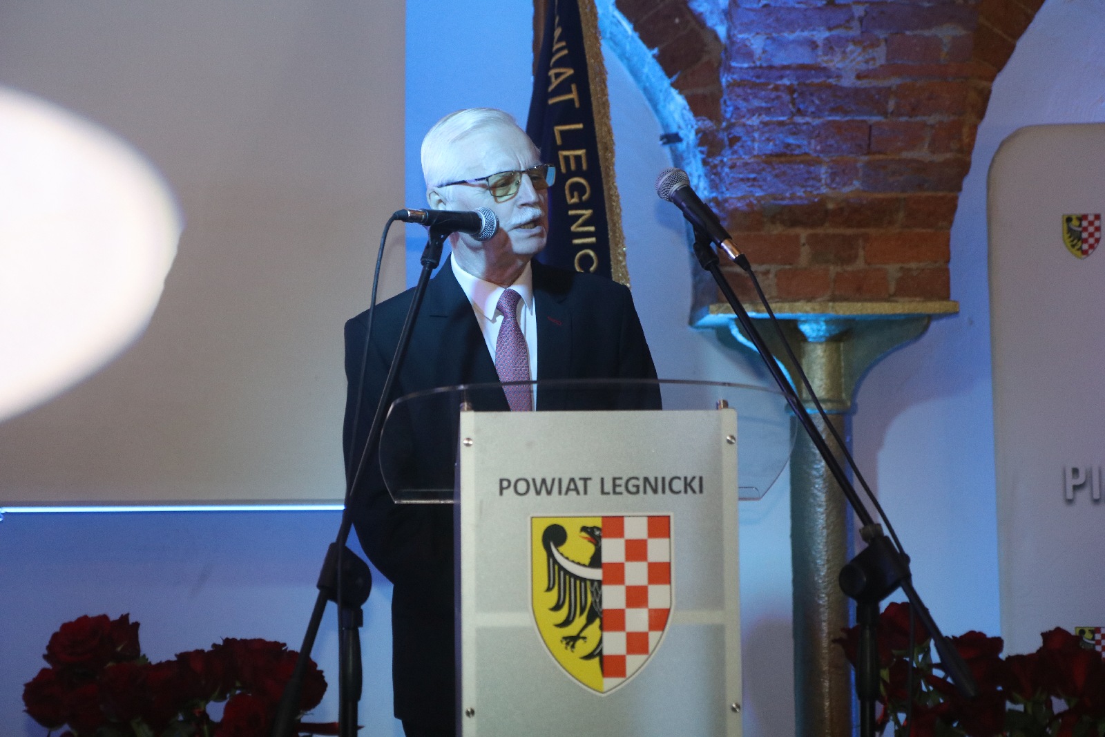 Uroczysta sesja z okazji 25-lecia Powiatu Legnickiego