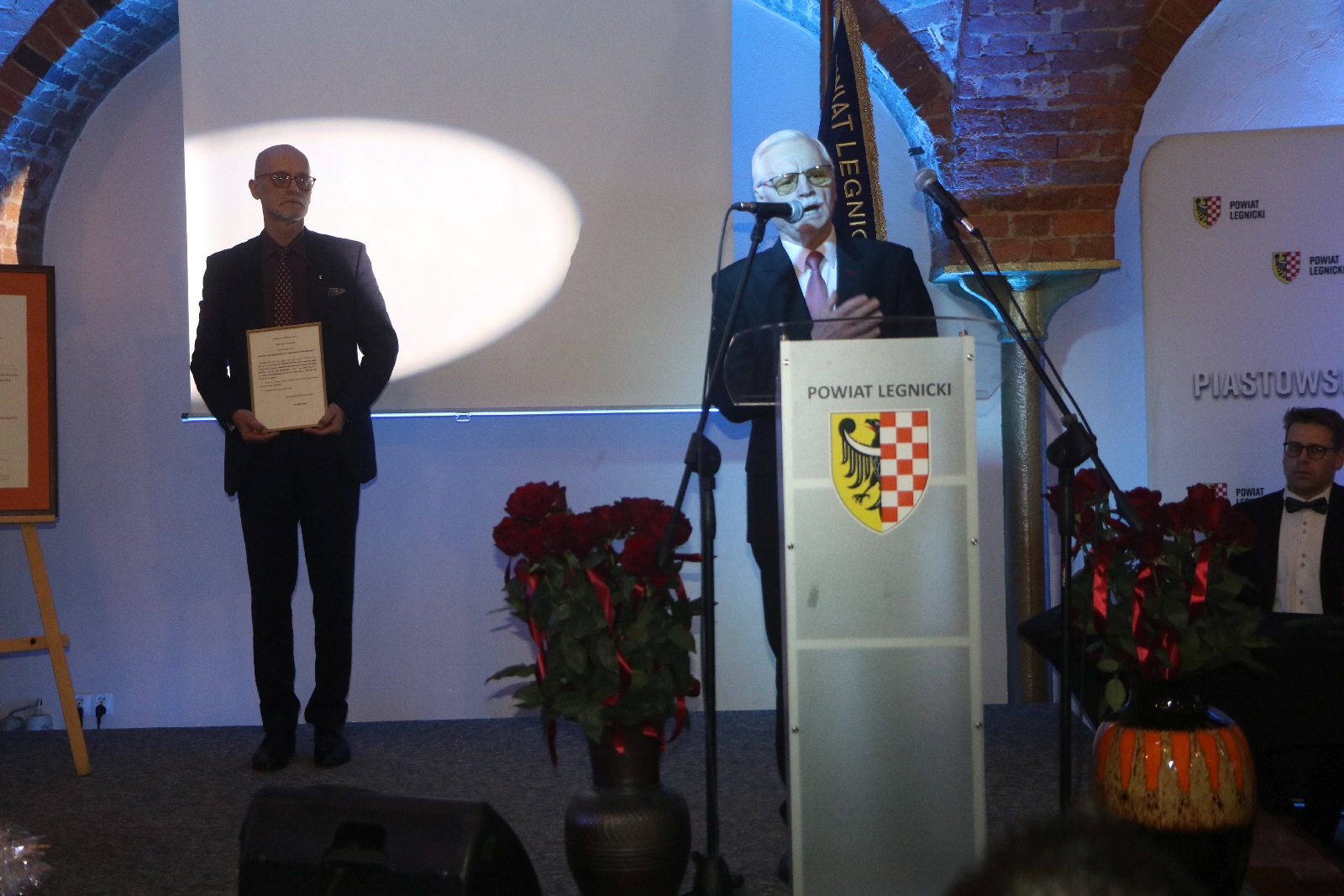 Uroczysta sesja z okazji 25-lecia Powiatu Legnickiego
