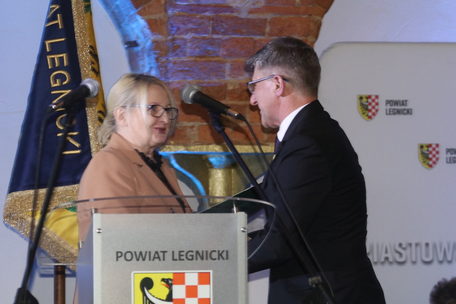 Uroczysta sesja z okazji 25-lecia Powiatu Legnickiego
