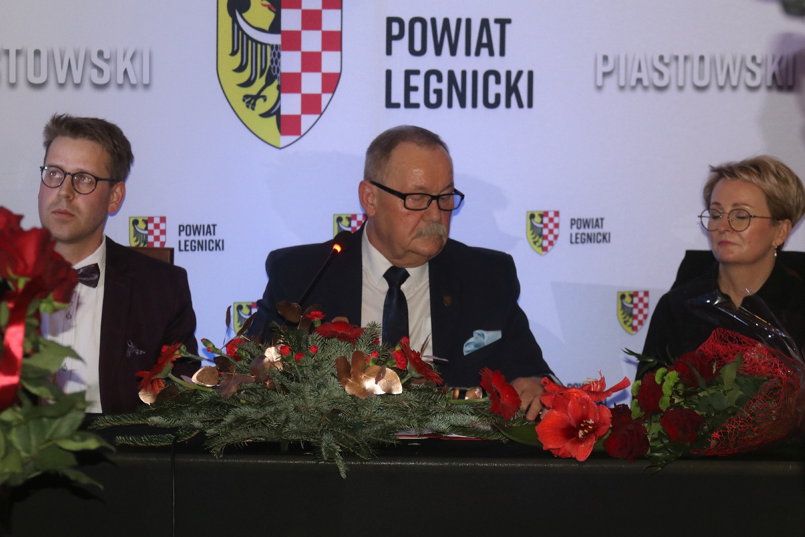 Uroczysta sesja z okazji 25-lecia Powiatu Legnickiego