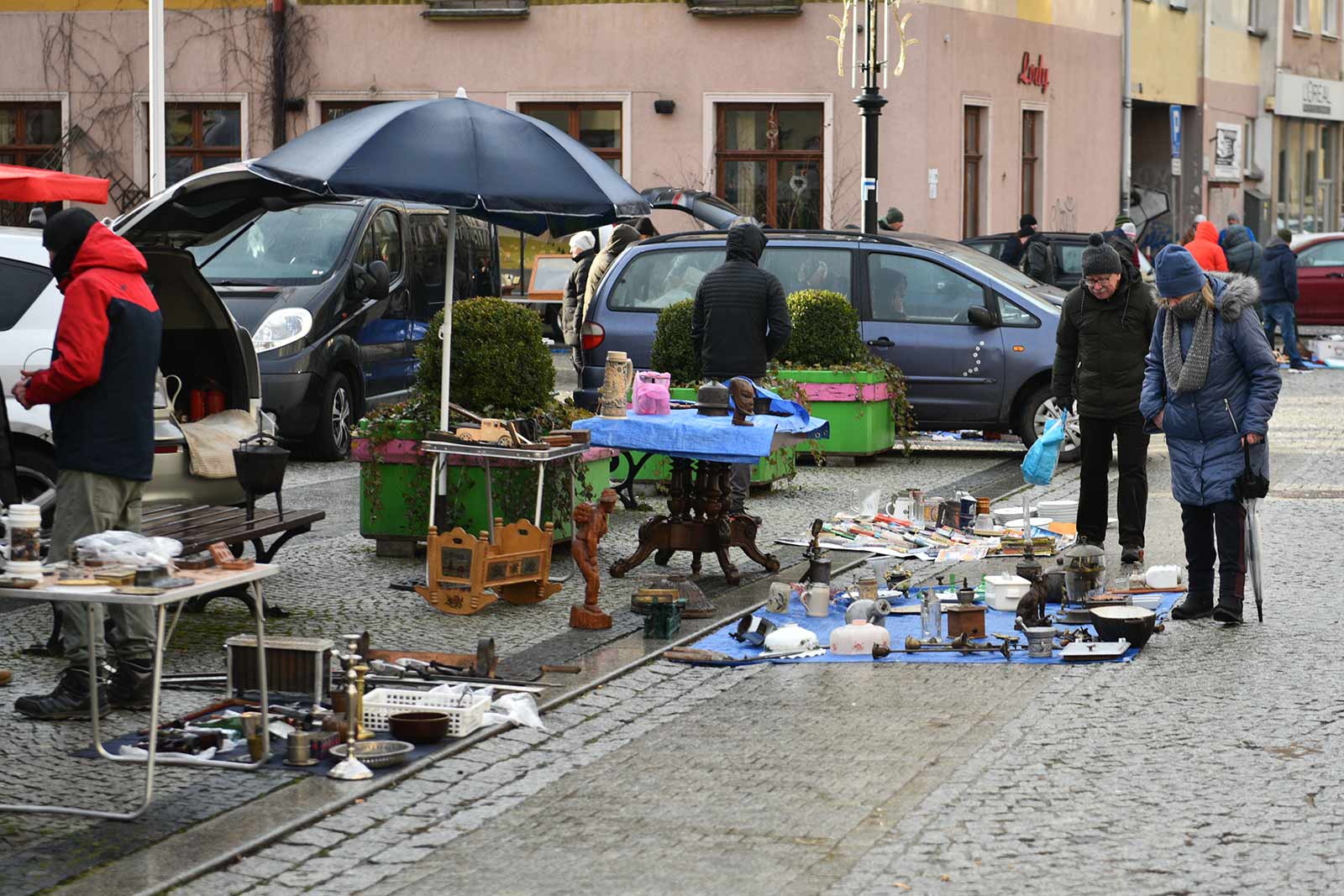 Mimo niesprzyjającej aury nie zabrakło poszukiwaczy unikatów