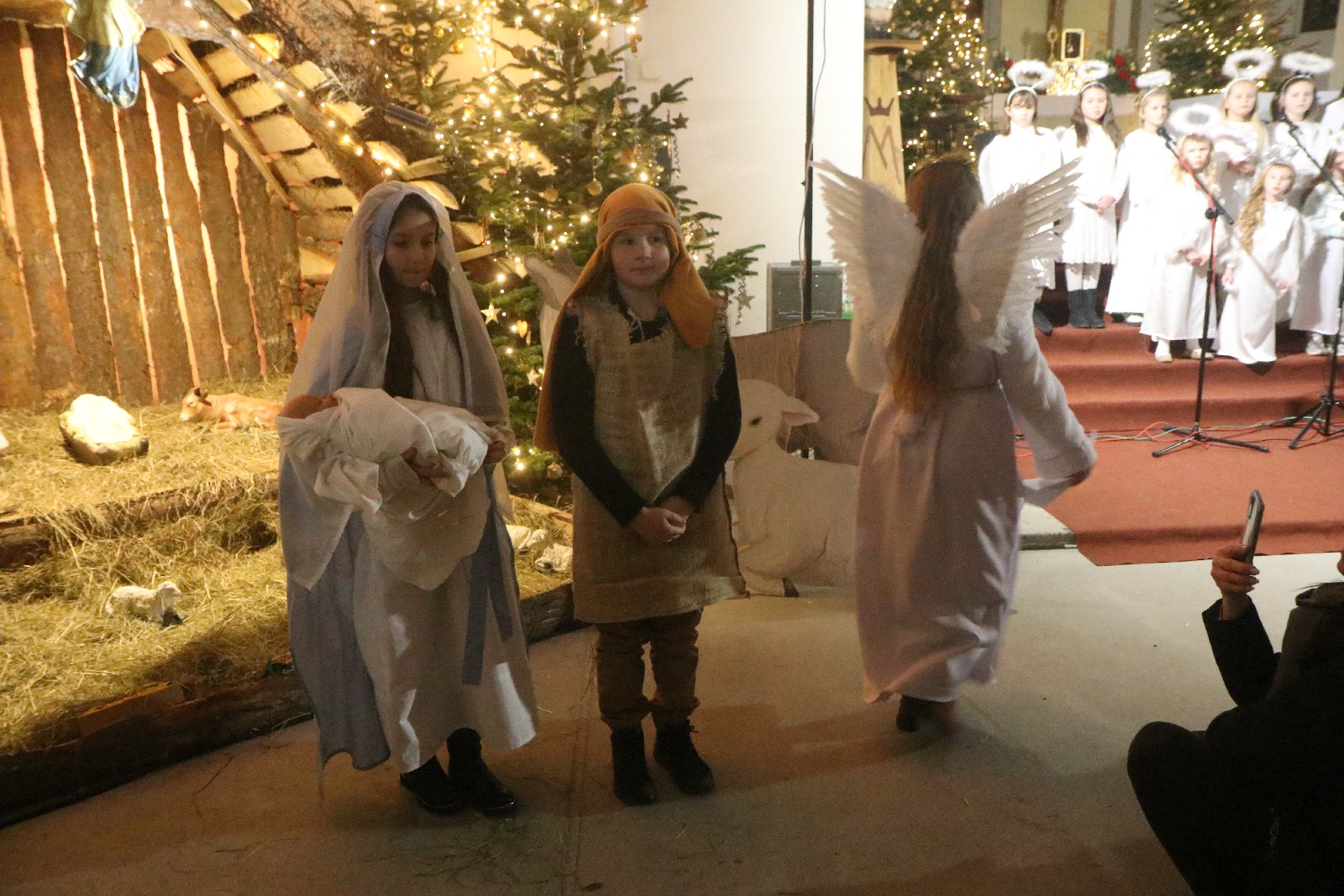 Jasełka w wykonaniu dzieci z parafii Podwyższenia Krzyża