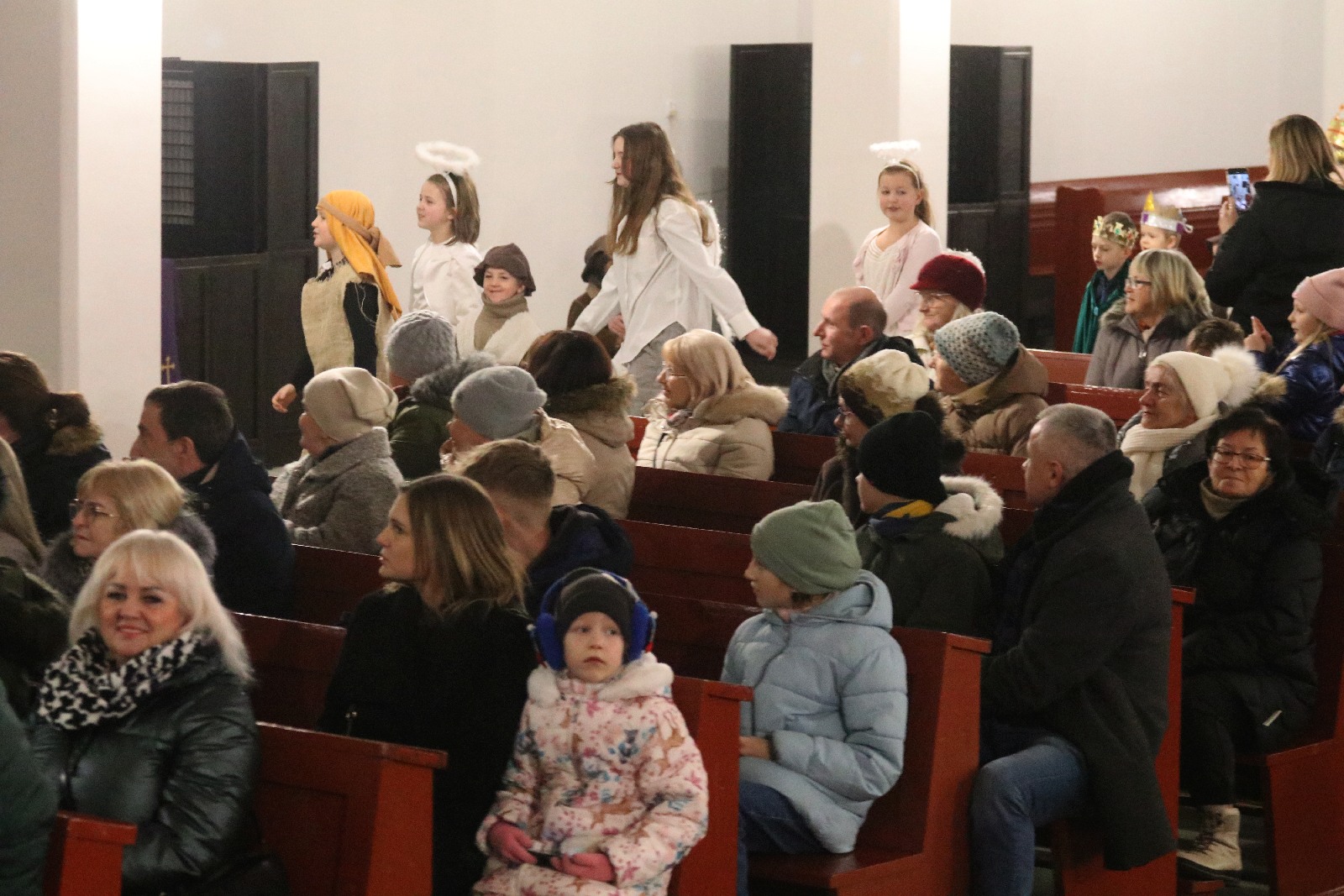 Jasełka w wykonaniu dzieci z parafii Podwyższenia Krzyża