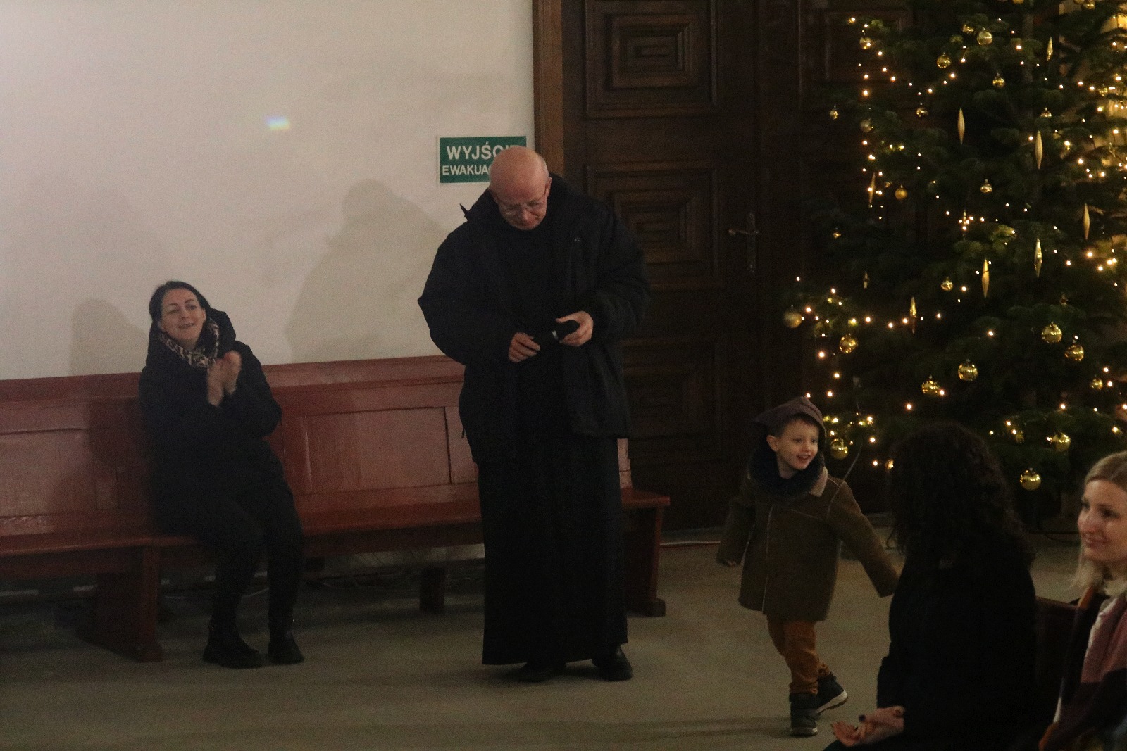 Jasełka w wykonaniu dzieci z parafii Podwyższenia Krzyża