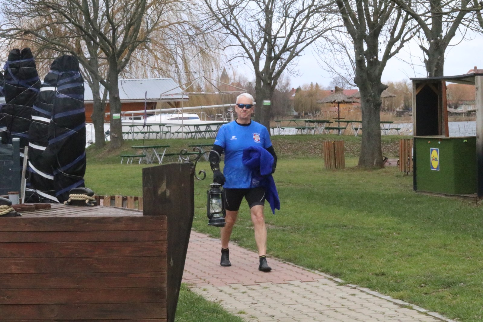 WOŚP: Orkiestrowe morsowanie w jeziorze w Kunicach