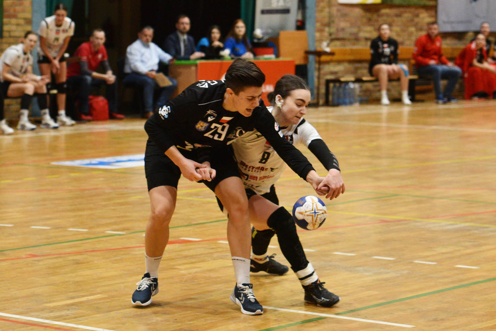 UKS Dziewiątka Legnica pokonuje SPR Pogoń Szczecin