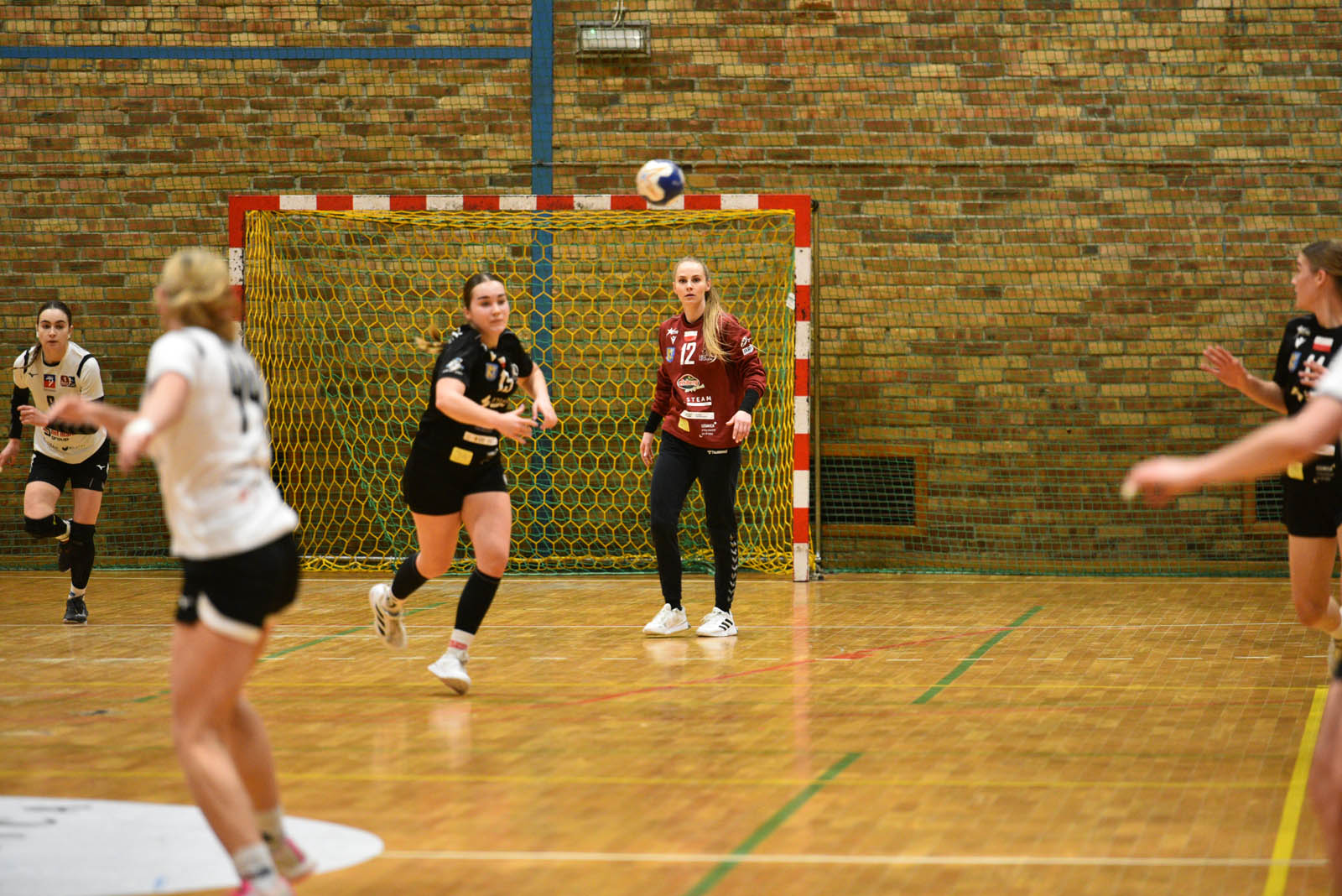 UKS Dziewiątka Legnica pokonuje SPR Pogoń Szczecin