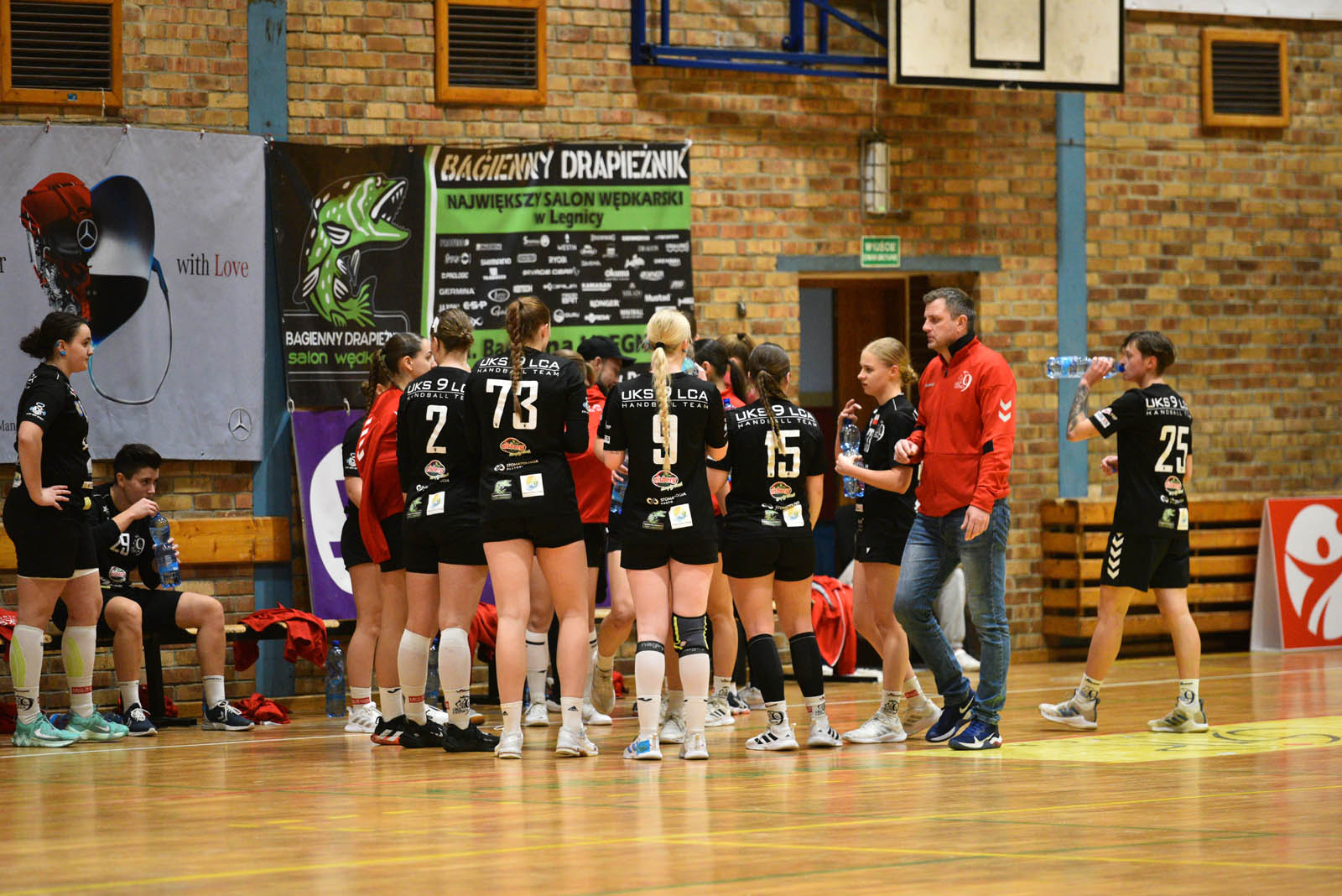 UKS Dziewiątka Legnica pokonuje SPR Pogoń Szczecin