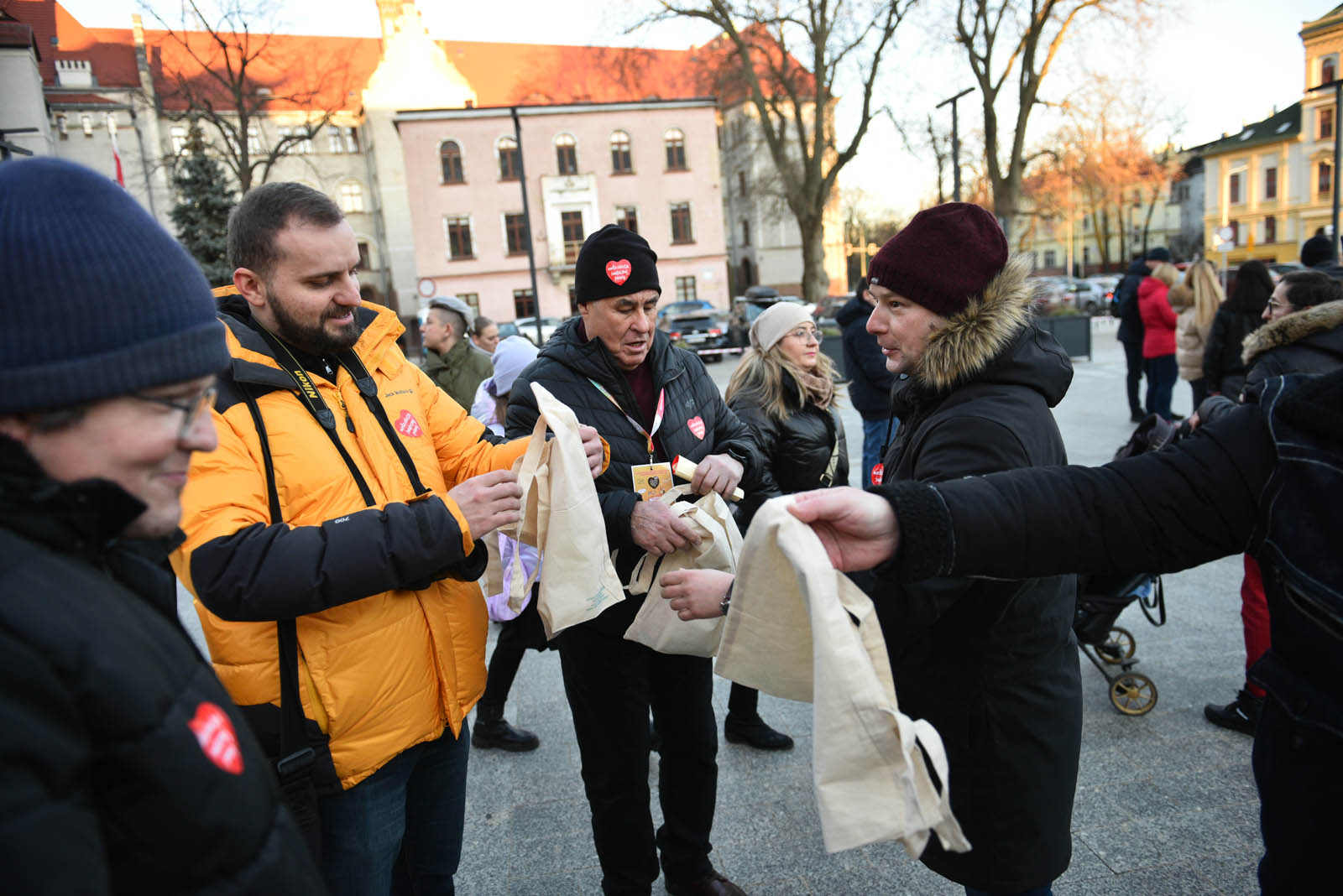 Pobiegli dla WOŚP w „Biegu z Serduszkiem” na Placu Słowiańskim
