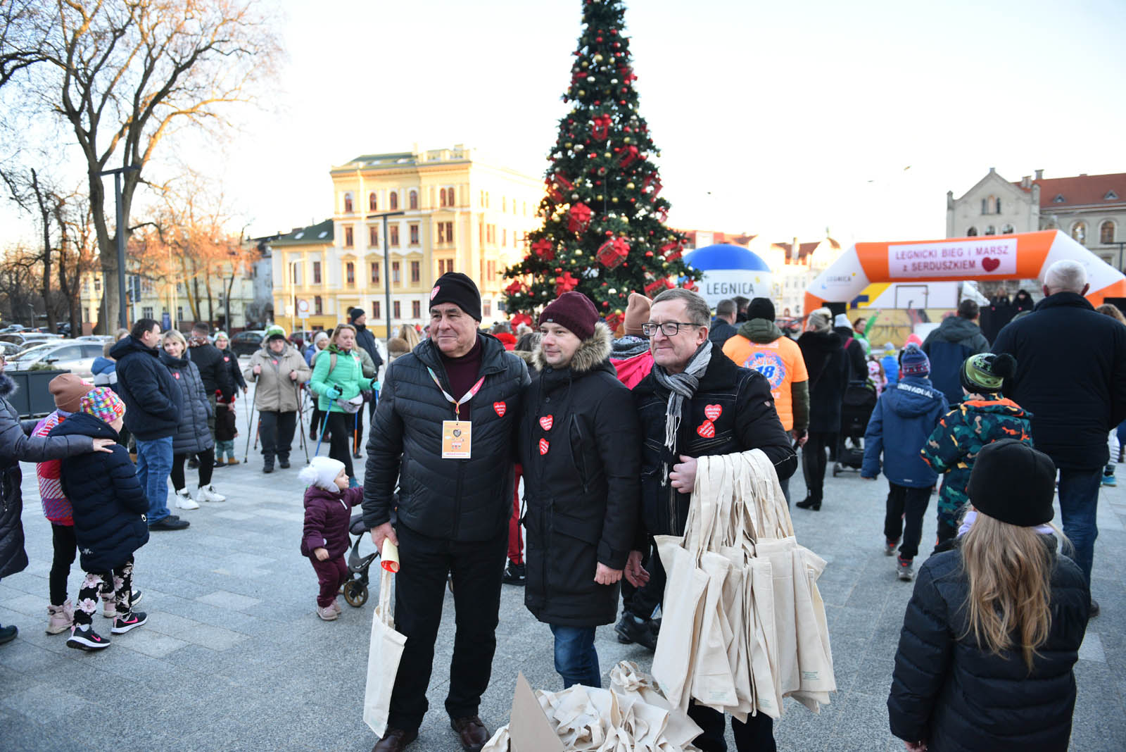 Pobiegli dla WOŚP w „Biegu z Serduszkiem” na Placu Słowiańskim
