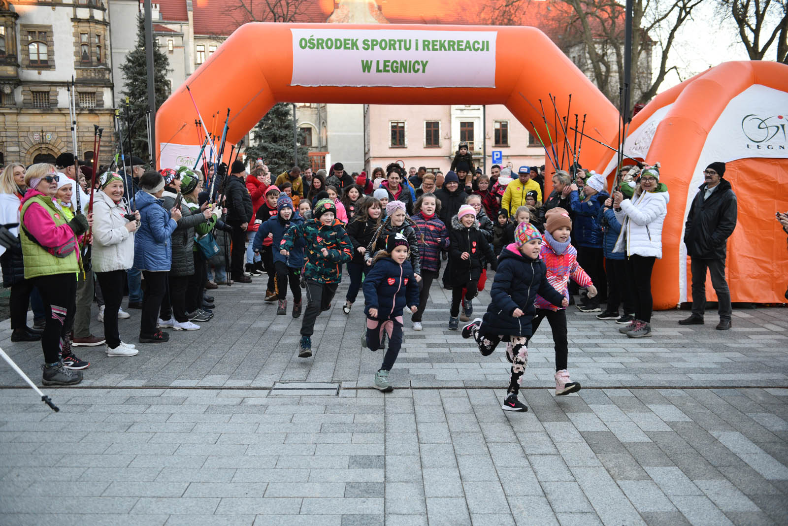 Pobiegli dla WOŚP w „Biegu z Serduszkiem” na Placu Słowiańskim