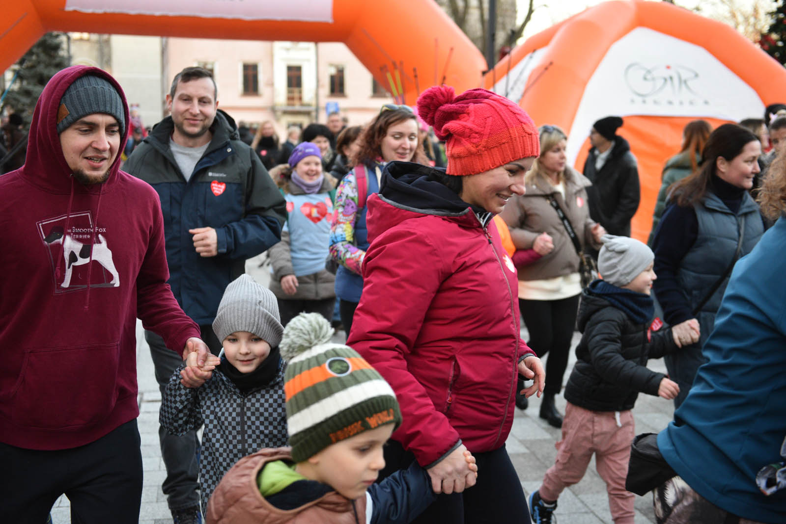 Pobiegli dla WOŚP w „Biegu z Serduszkiem” na Placu Słowiańskim