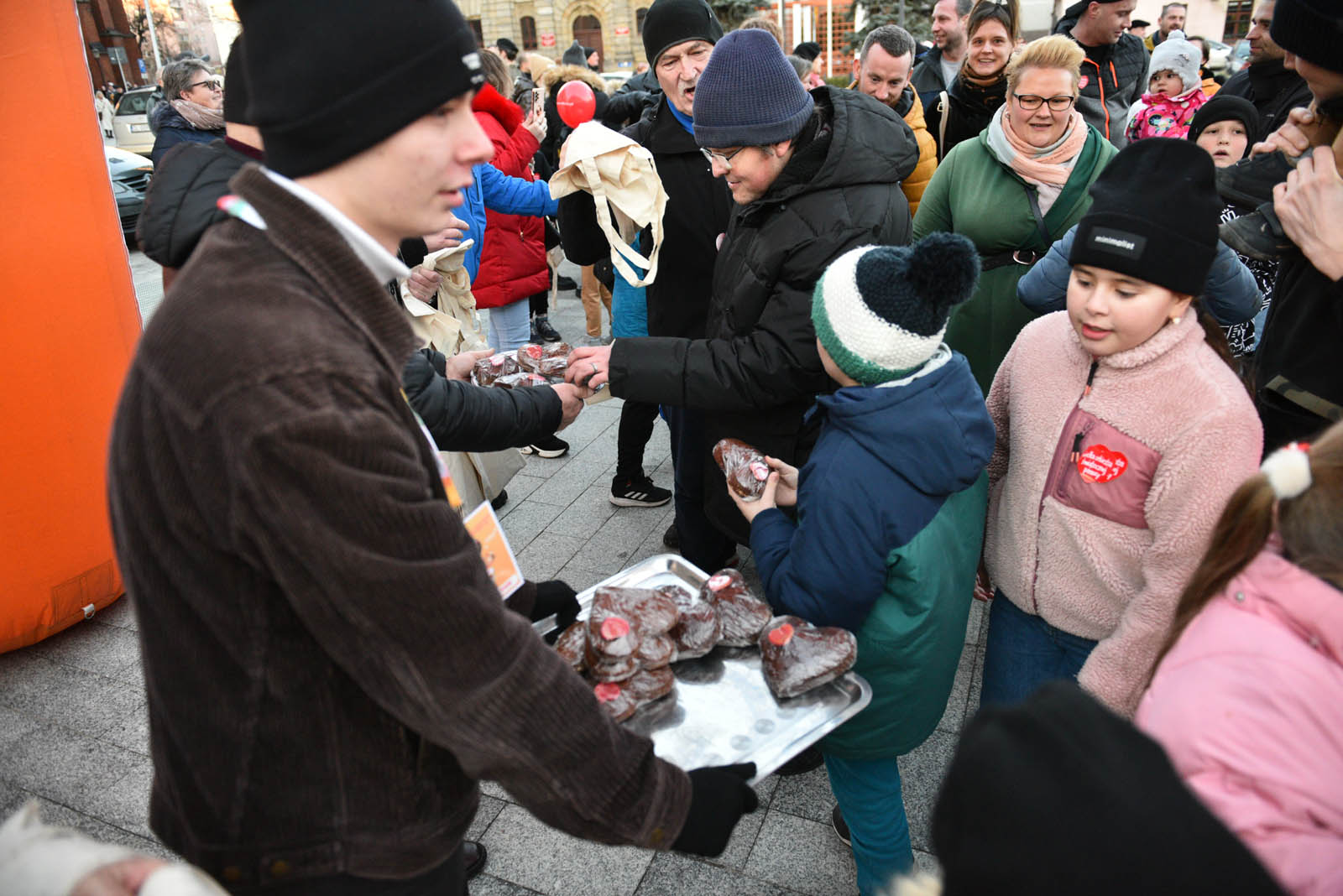 Pobiegli dla WOŚP w „Biegu z Serduszkiem” na Placu Słowiańskim