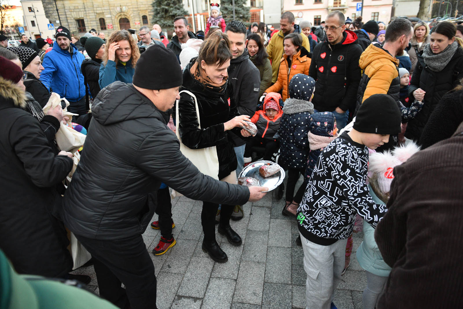 Pobiegli dla WOŚP w „Biegu z Serduszkiem” na Placu Słowiańskim