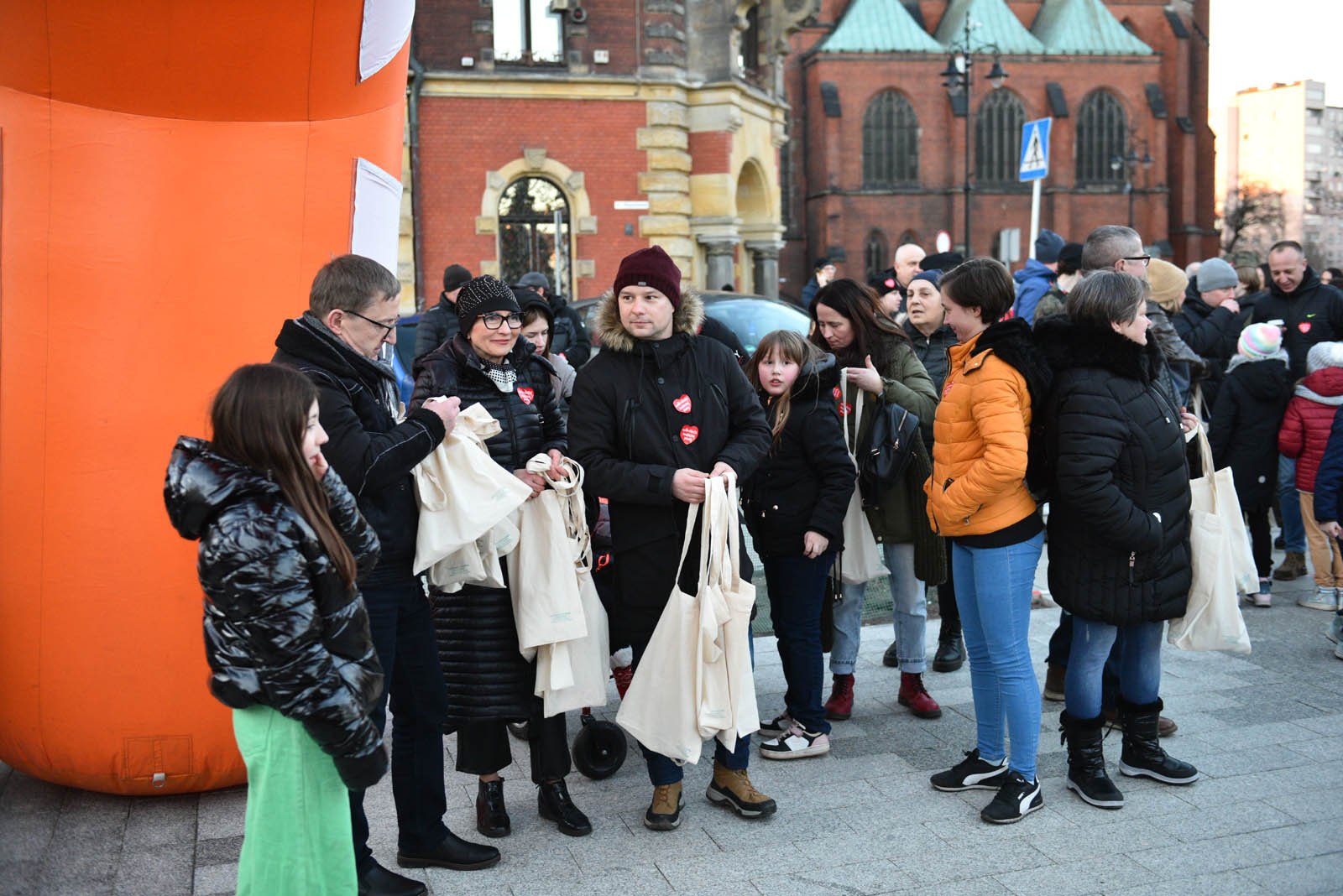 Pobiegli dla WOŚP w „Biegu z Serduszkiem” na Placu Słowiańskim