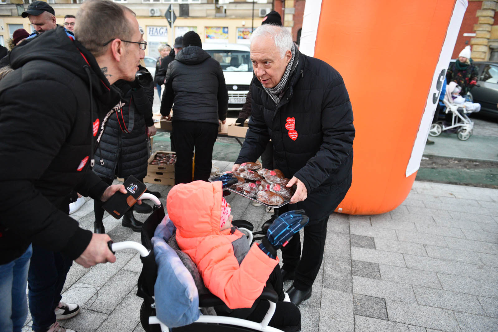 Pobiegli dla WOŚP w „Biegu z Serduszkiem” na Placu Słowiańskim