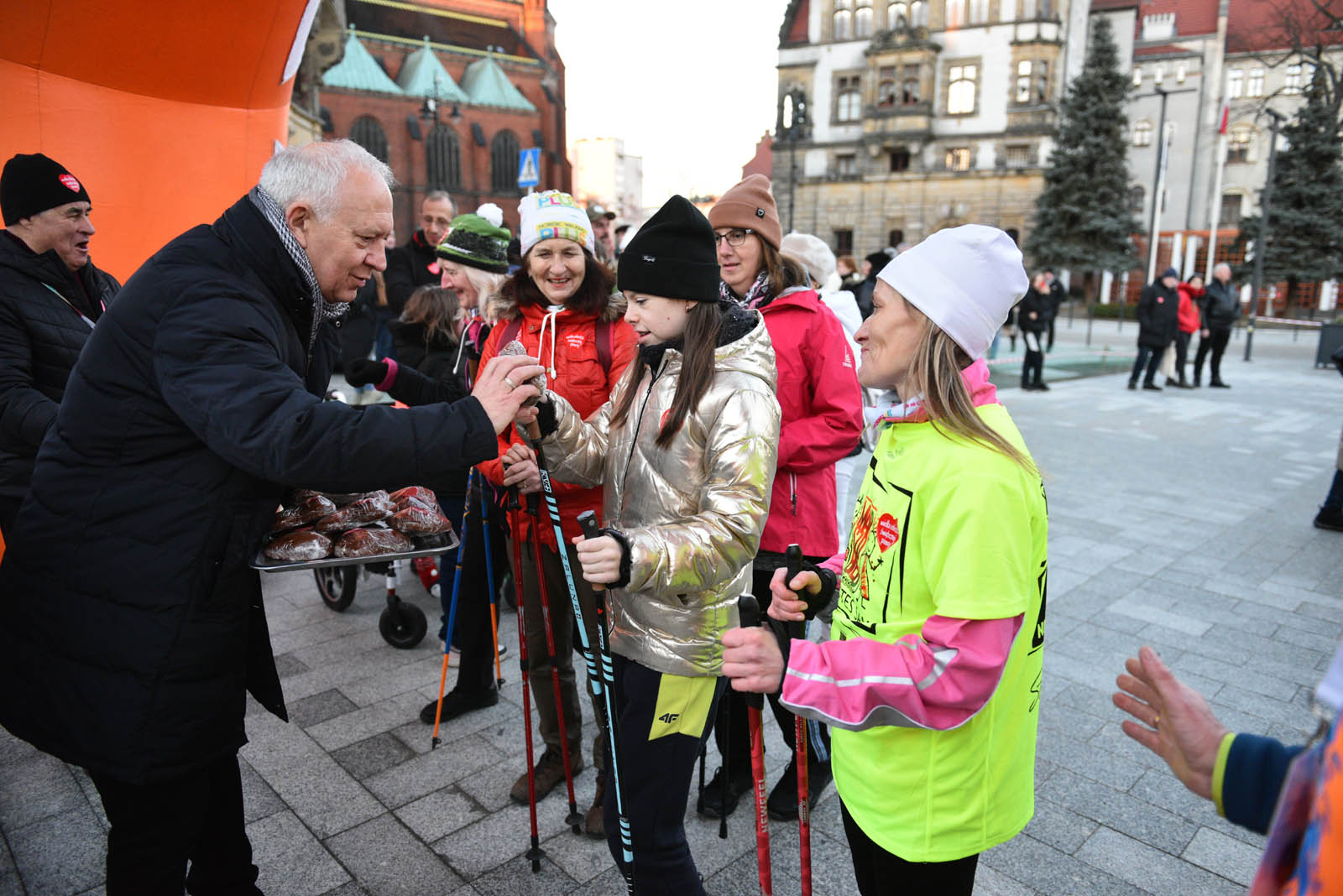 Pobiegli dla WOŚP w „Biegu z Serduszkiem” na Placu Słowiańskim