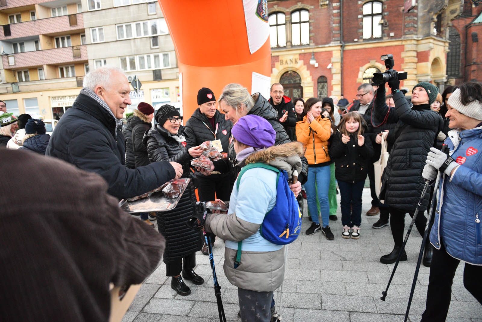 Pobiegli dla WOŚP w „Biegu z Serduszkiem” na Placu Słowiańskim
