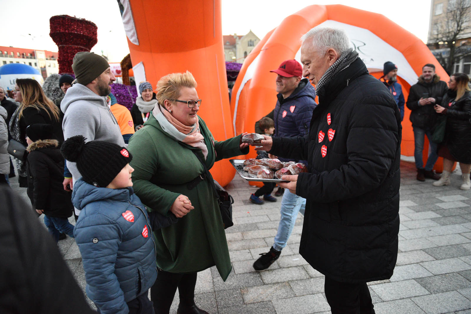 Pobiegli dla WOŚP w „Biegu z Serduszkiem” na Placu Słowiańskim