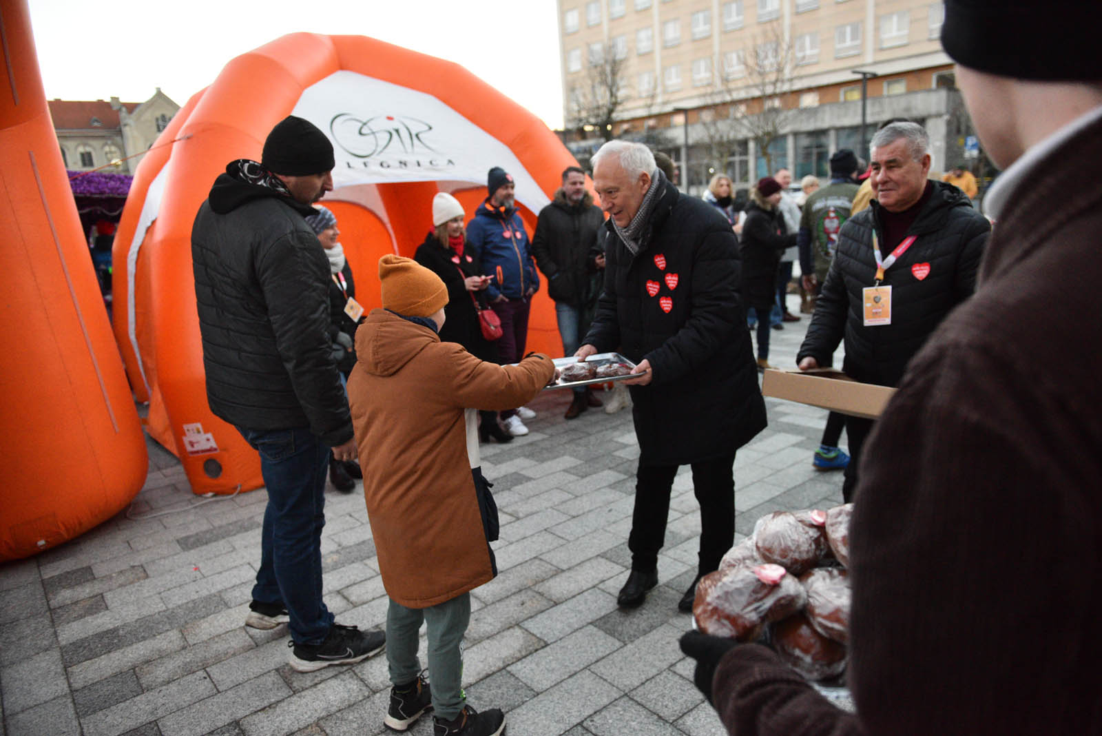 Pobiegli dla WOŚP w „Biegu z Serduszkiem” na Placu Słowiańskim