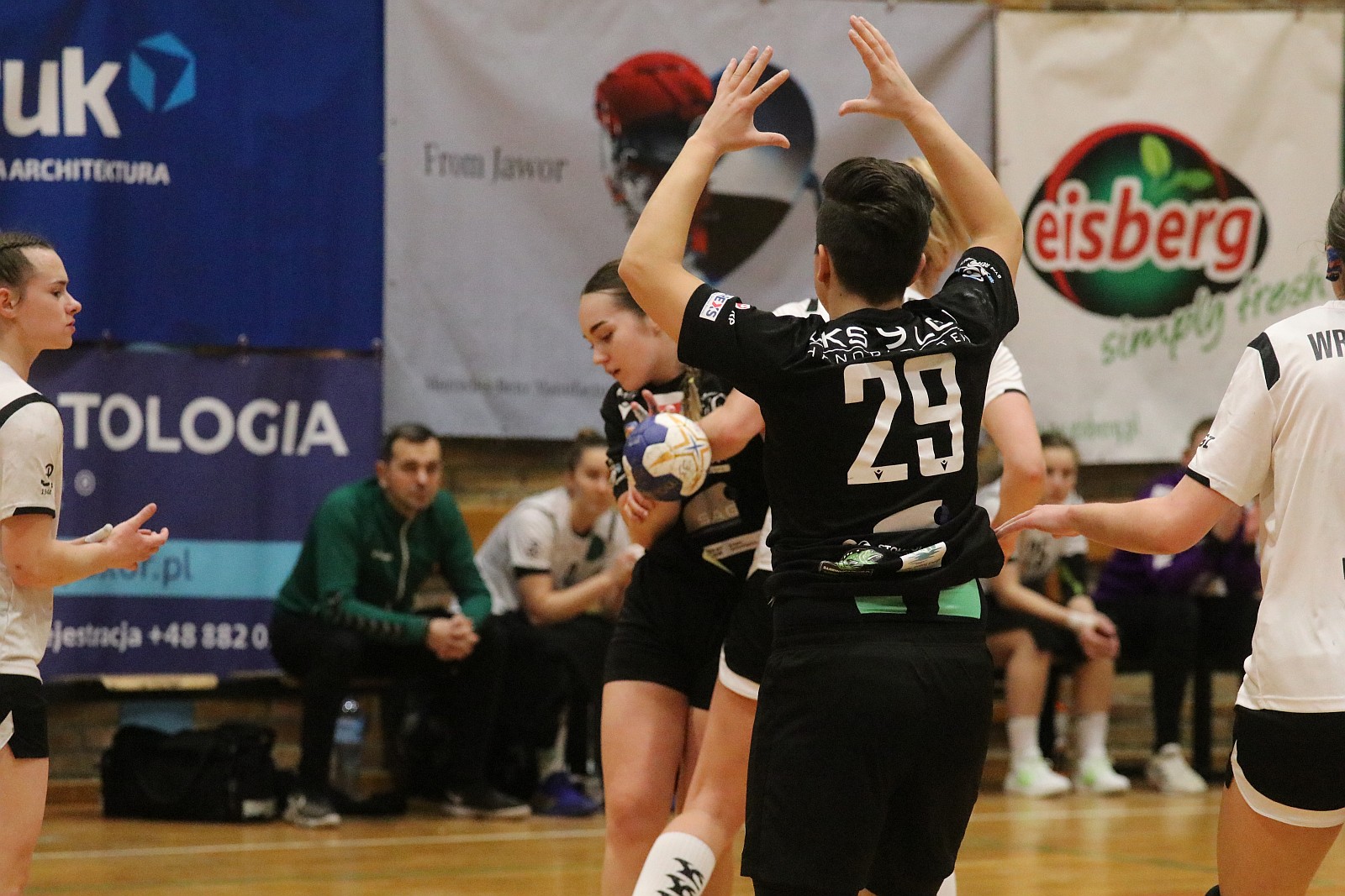 Cenne zwycięstwo Dziewiątki Legnica i awans w tabeli