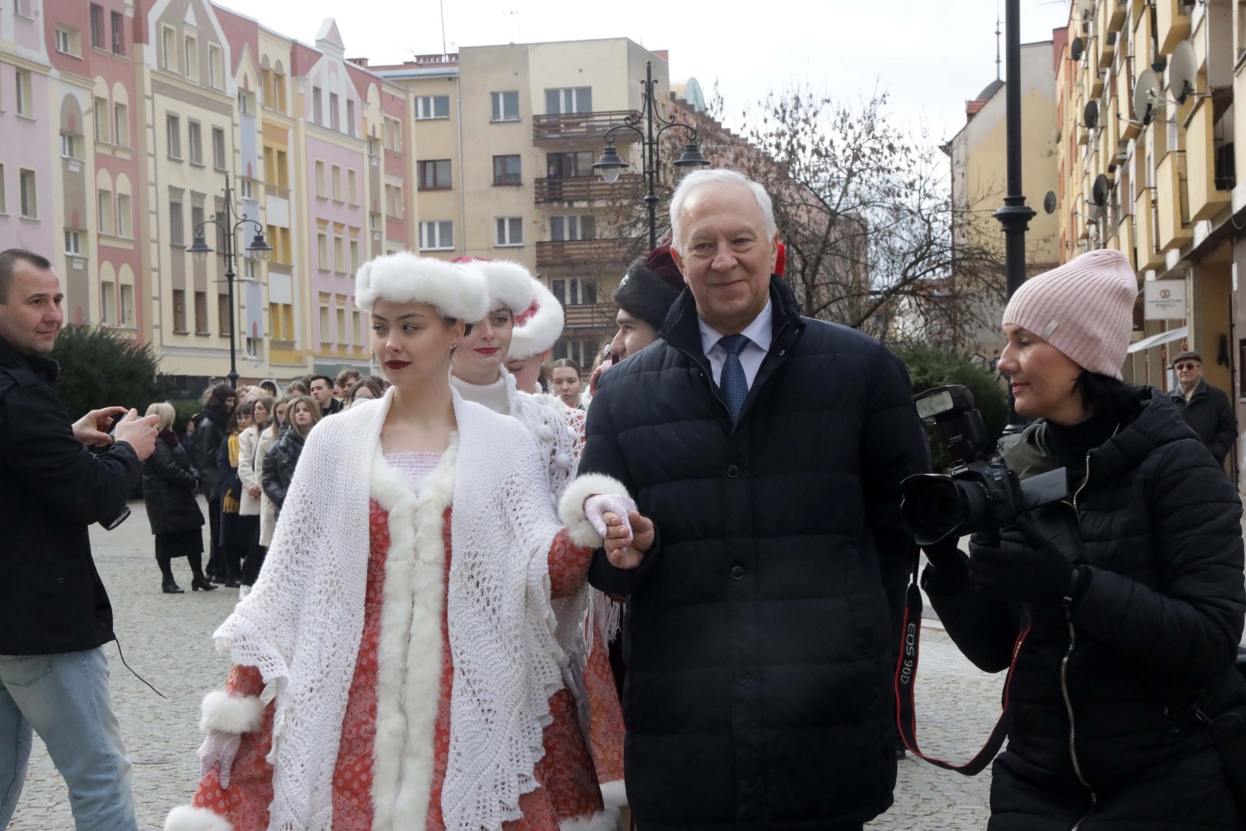 Legniccy maturzyści zatańczyli „Poloneza dla Witelona”