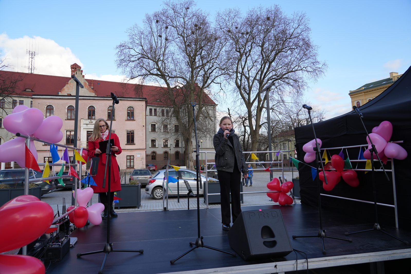 Zakochani w Legnicy 13 lutego przyszli na plac Słowiański
