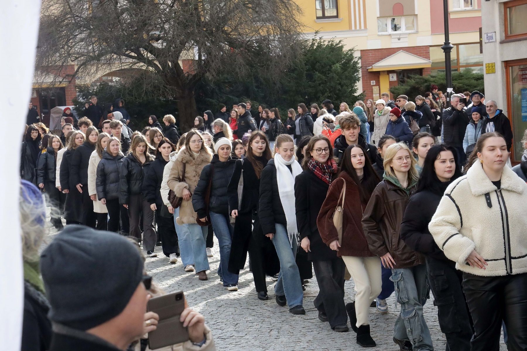 Legniccy maturzyści zatańczyli „Poloneza dla Witelona”