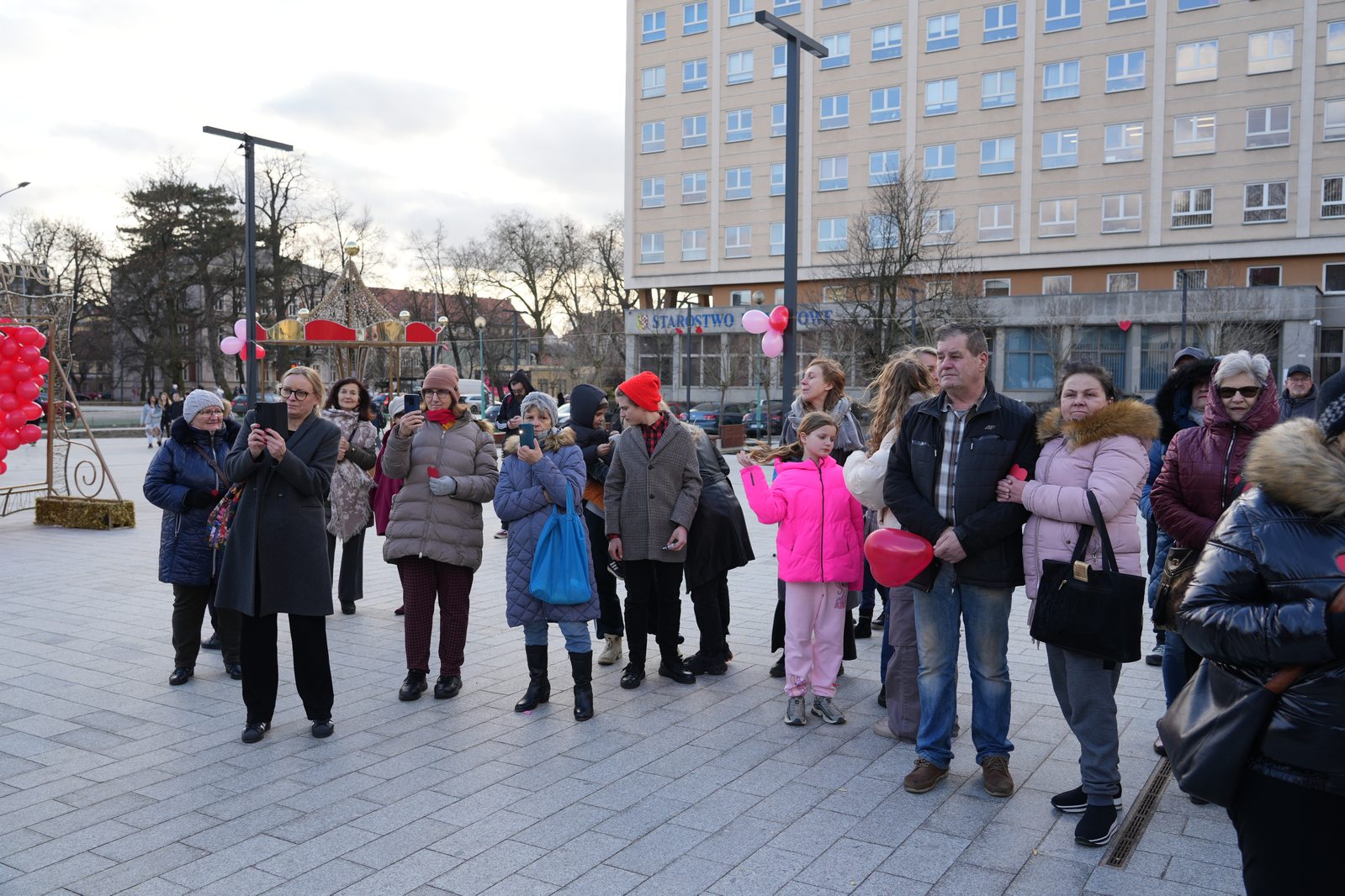 Zakochani w Legnicy 13 lutego przyszli na plac Słowiański
