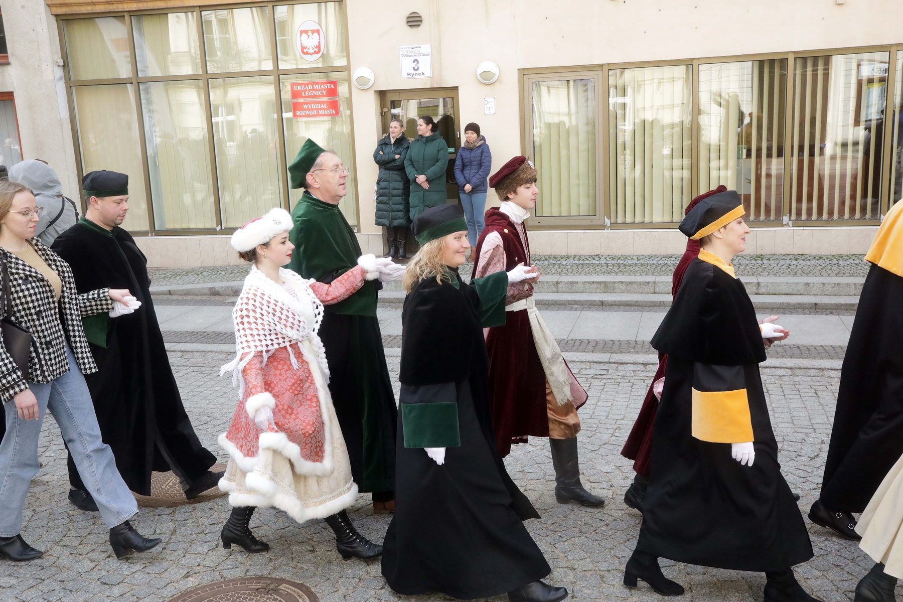 Legniccy maturzyści zatańczyli „Poloneza dla Witelona”