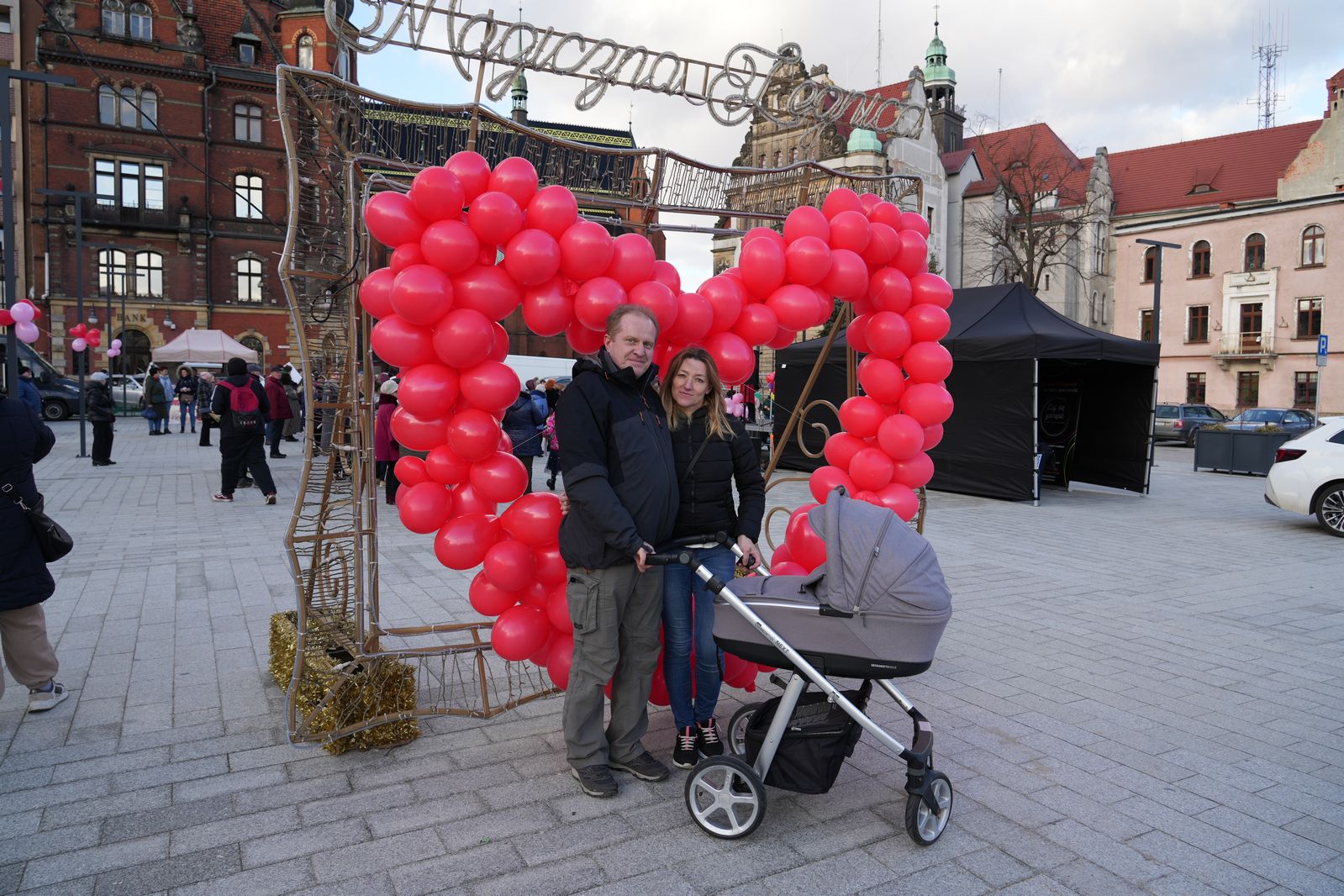Zakochani w Legnicy 13 lutego przyszli na plac Słowiański

