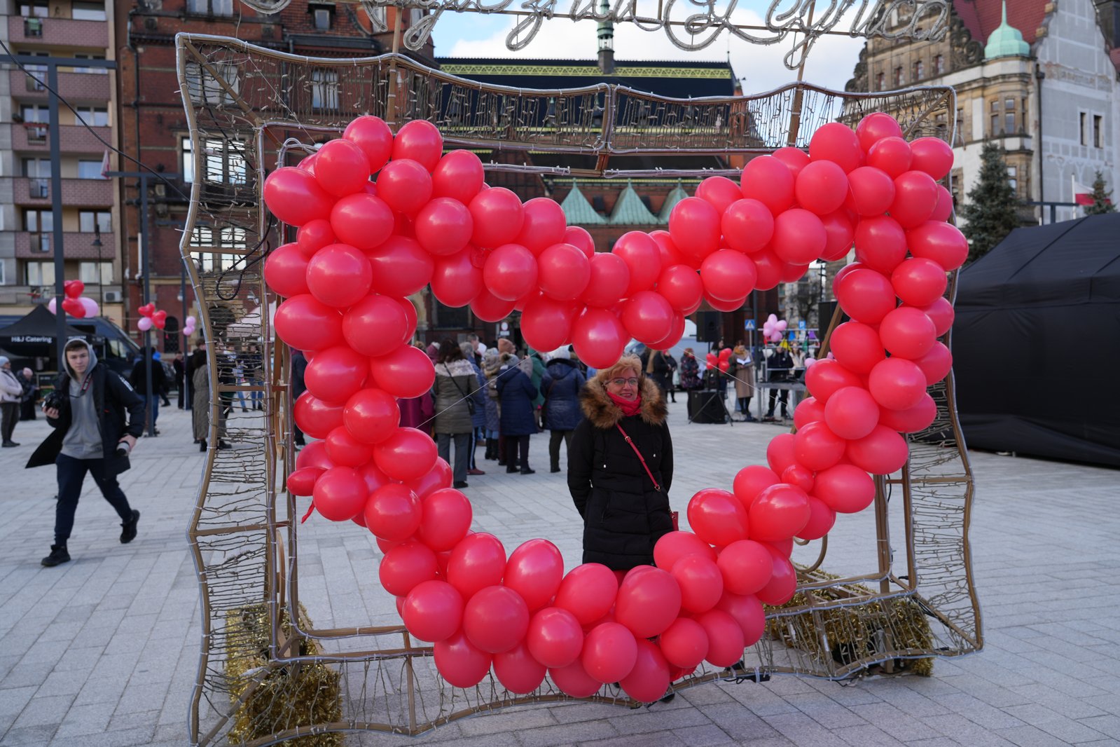 Zakochani w Legnicy 13 lutego przyszli na plac Słowiański
