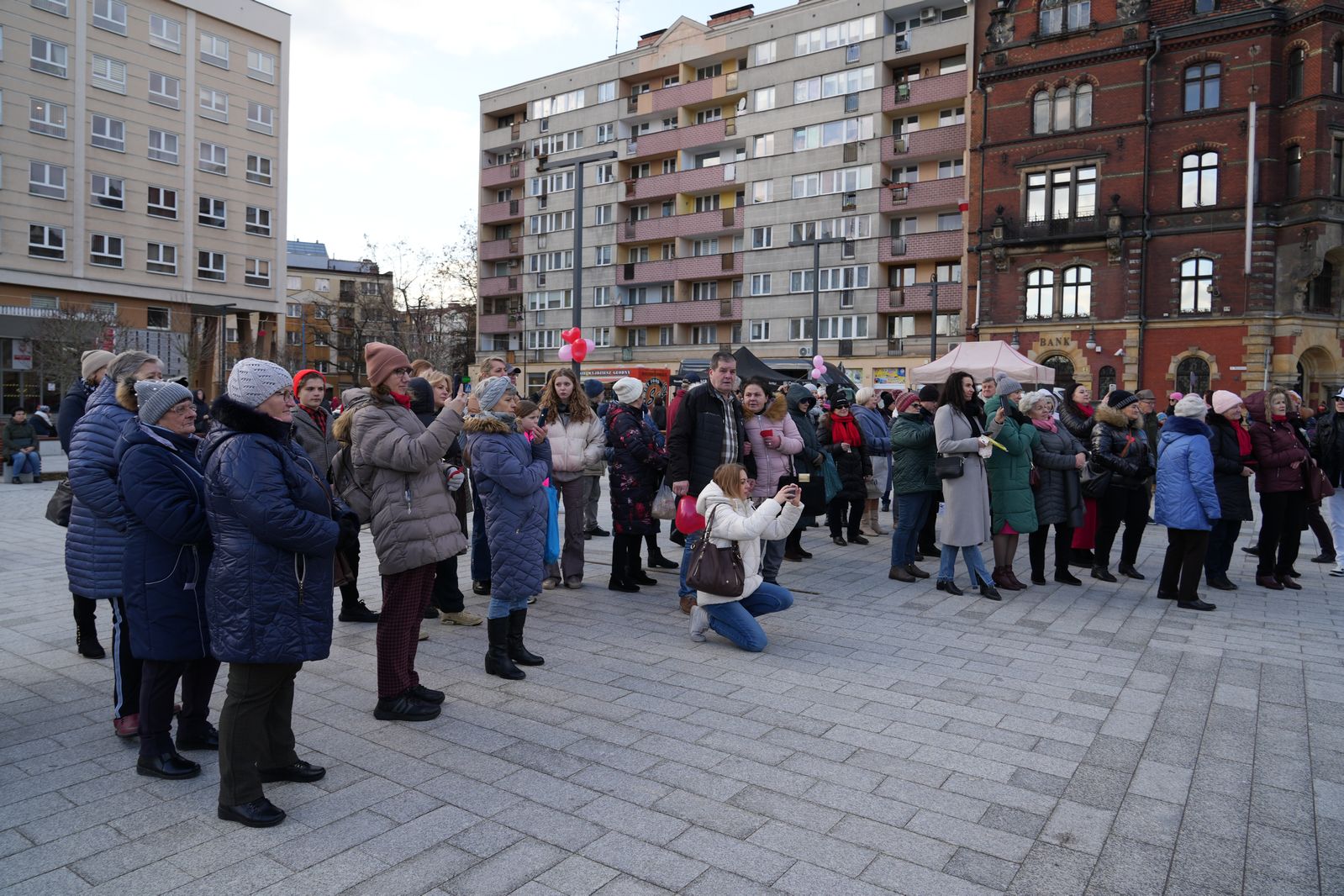 Zakochani w Legnicy 13 lutego przyszli na plac Słowiański
