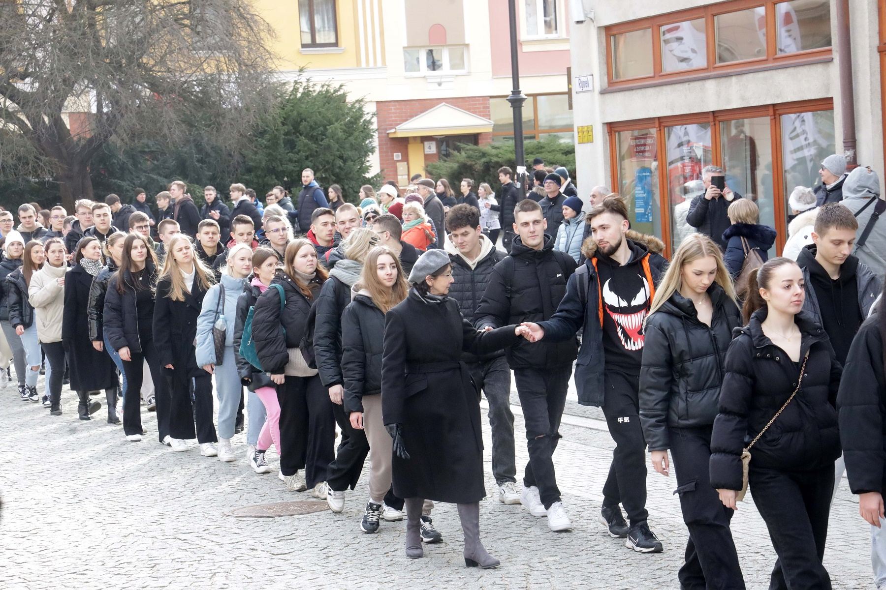 Legniccy maturzyści zatańczyli „Poloneza dla Witelona”