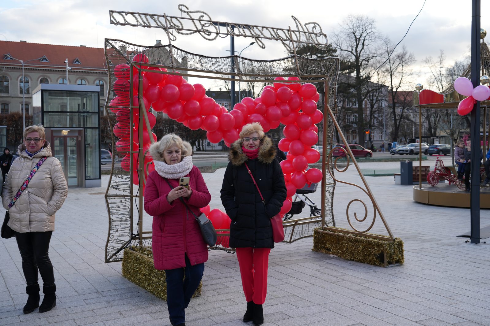 Zakochani w Legnicy 13 lutego przyszli na plac Słowiański
